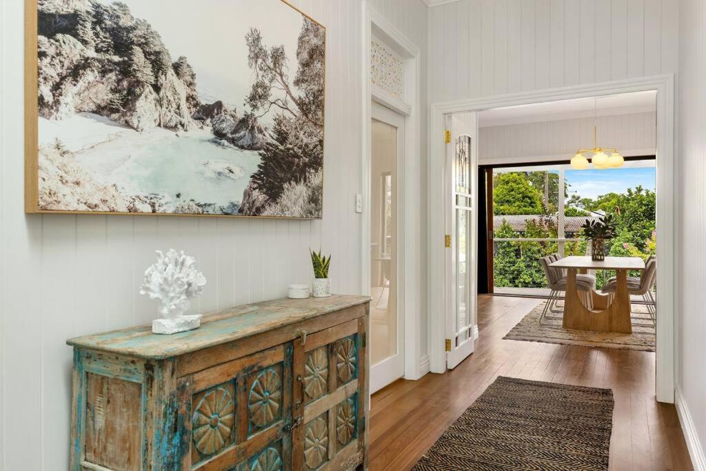 Fuller Holidays - Daisy's Beach House - Burns St Byron Town