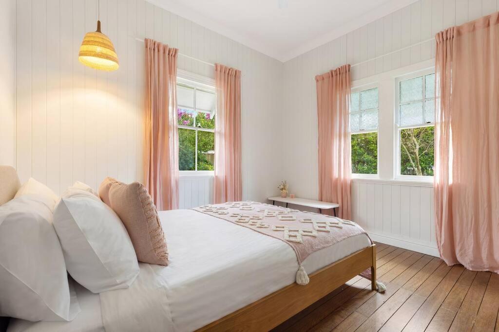 Fuller Holidays - Daisy's Beach House - Burns St Byron Town