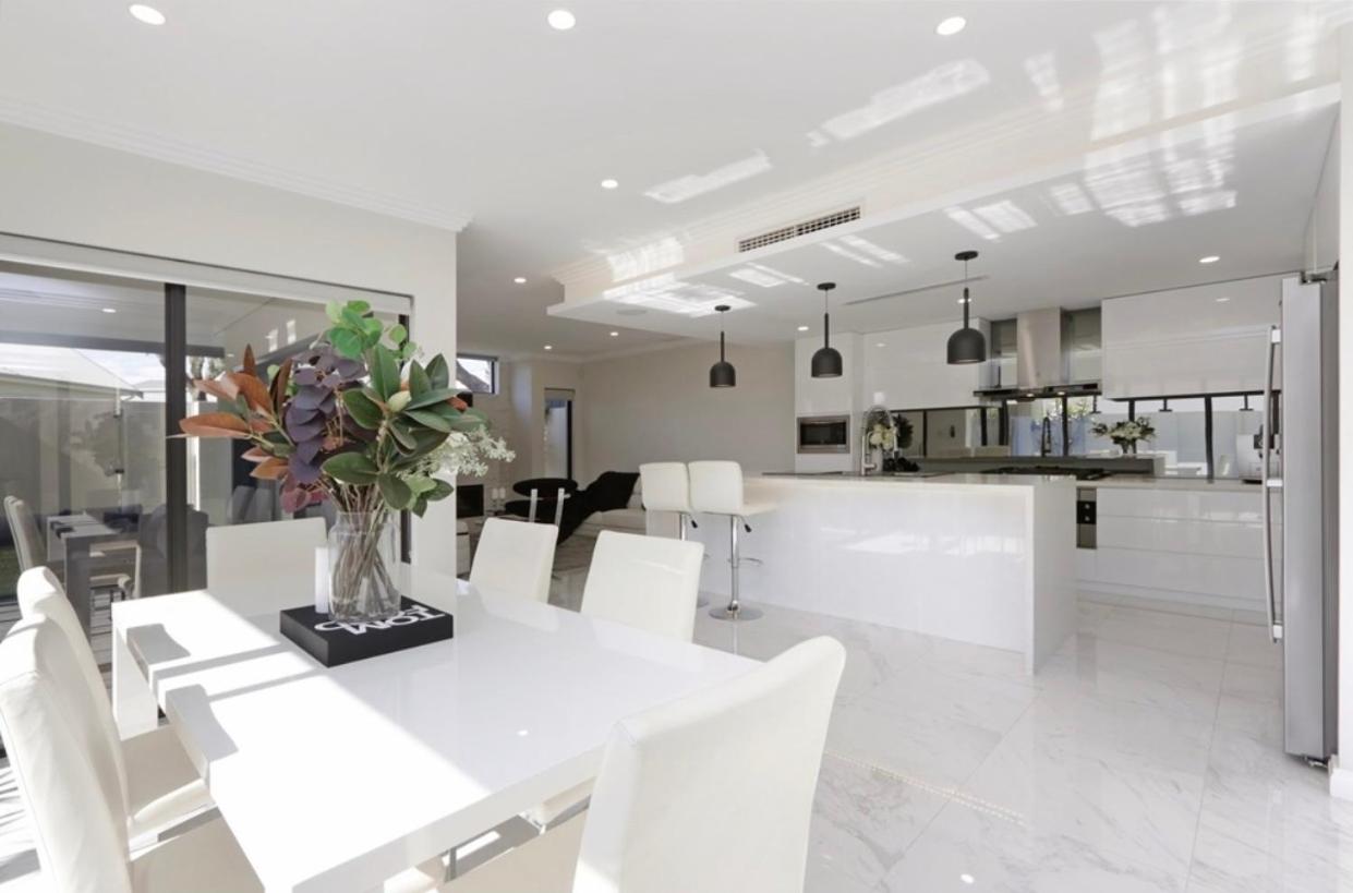 Ultra Modern Villa Walk to the Beach