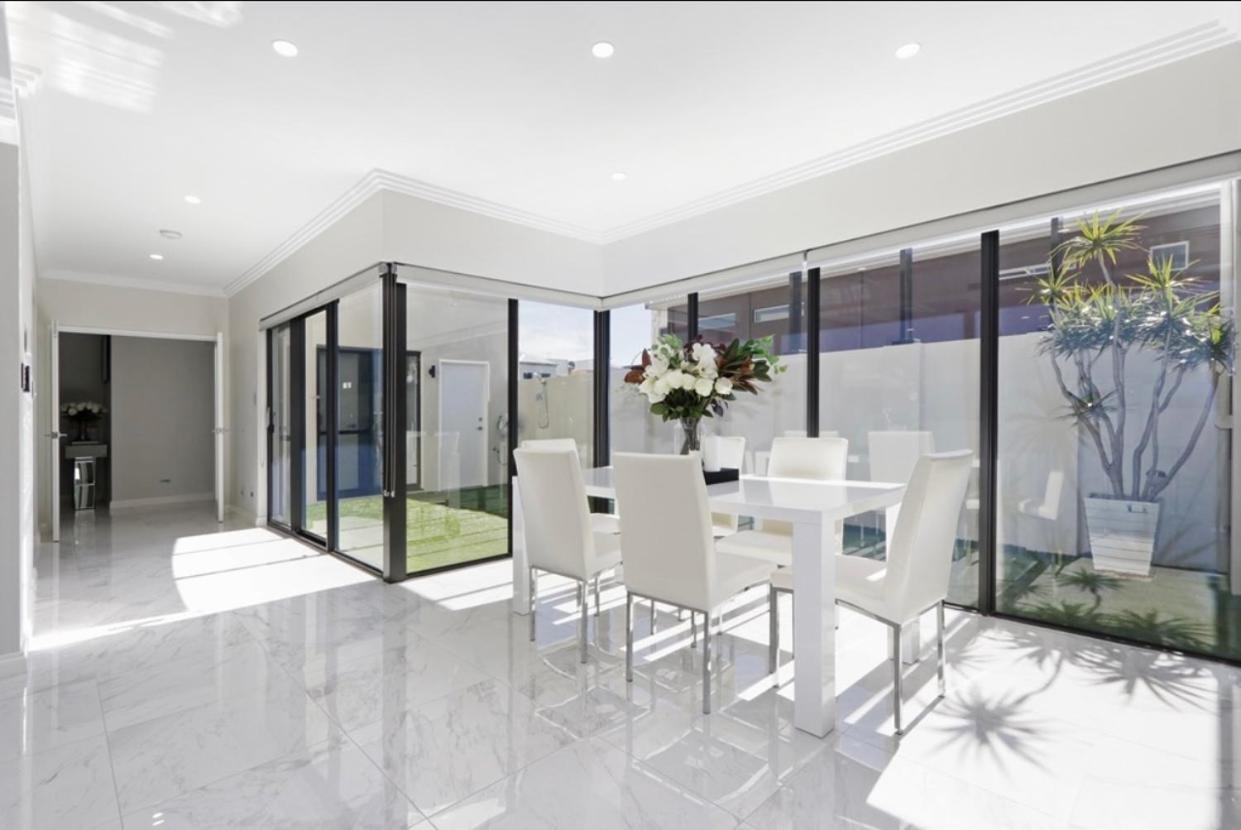 Ultra Modern Villa Walk to the Beach