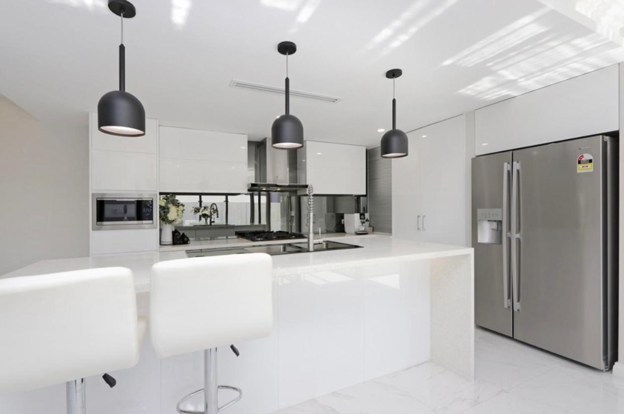 Ultra Modern Villa Walk to the Beach