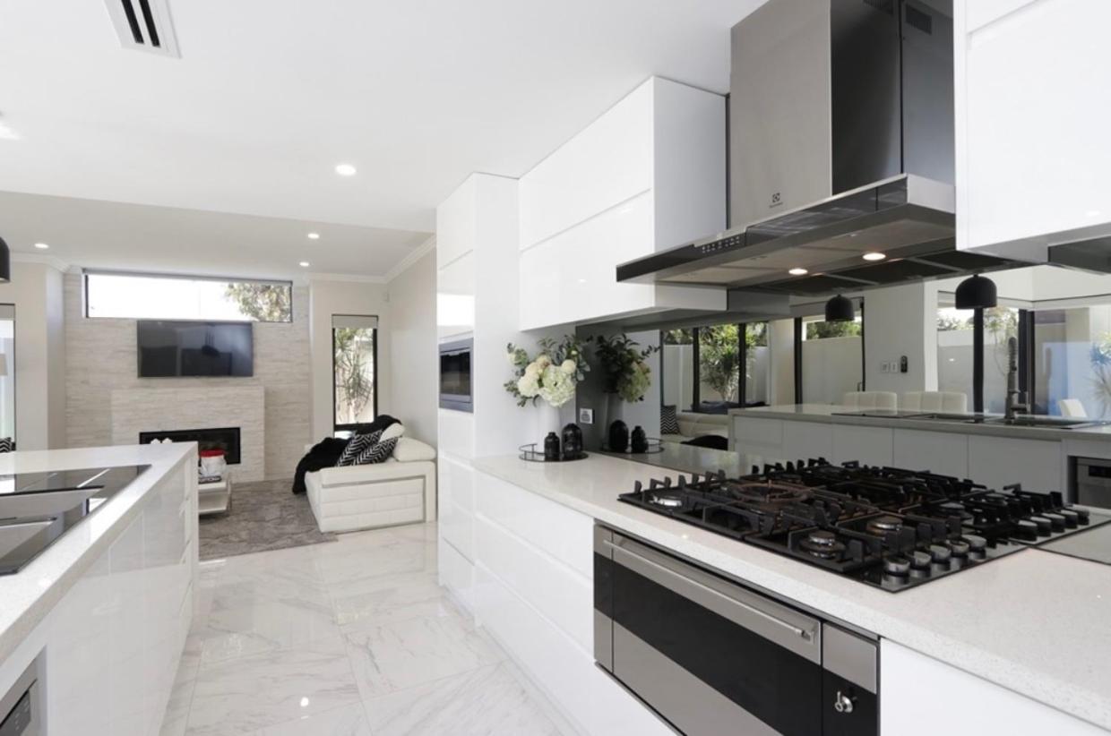 Ultra Modern Villa Walk to the Beach