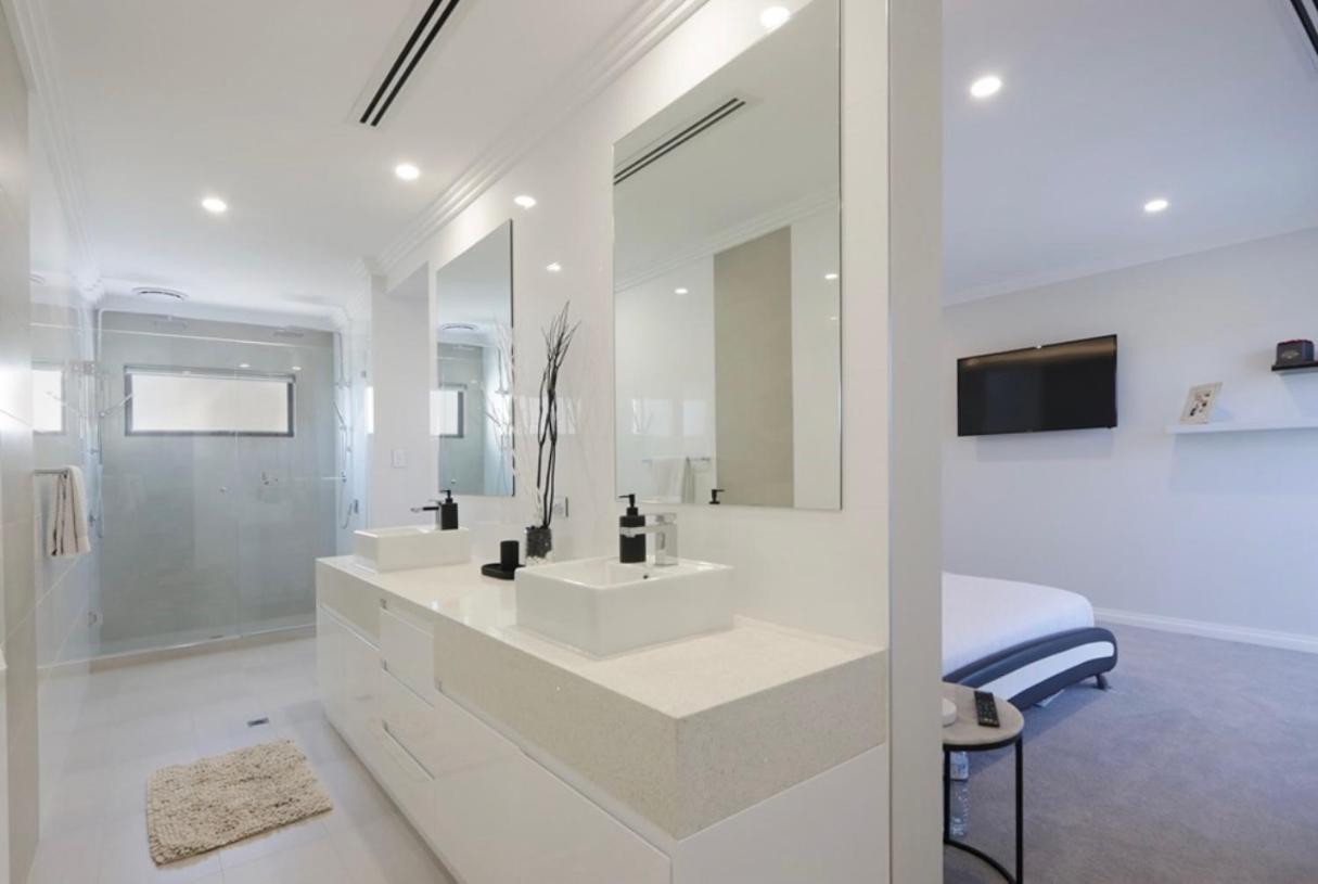 Ultra Modern Villa Walk to the Beach