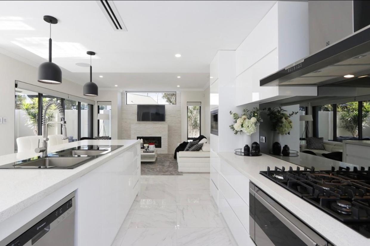 Ultra Modern Villa Walk to the Beach