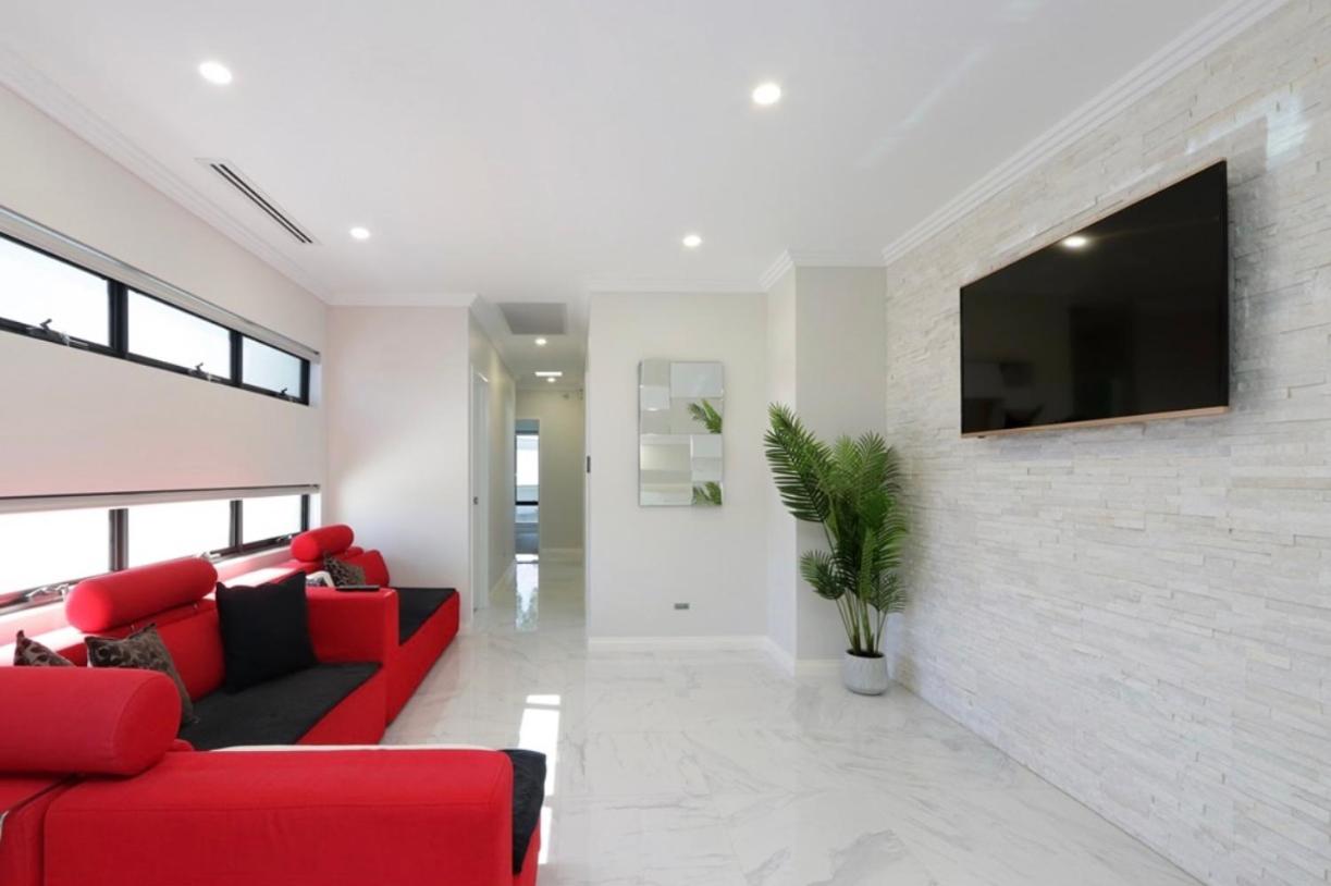 Ultra Modern Villa Walk to the Beach