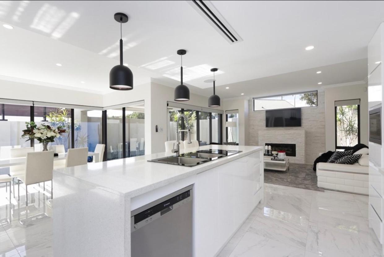 Ultra Modern Villa Walk to the Beach