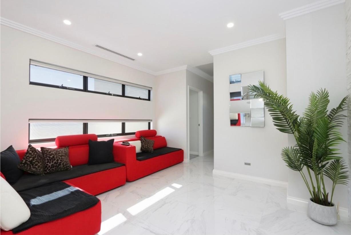 Ultra Modern Villa Walk to the Beach
