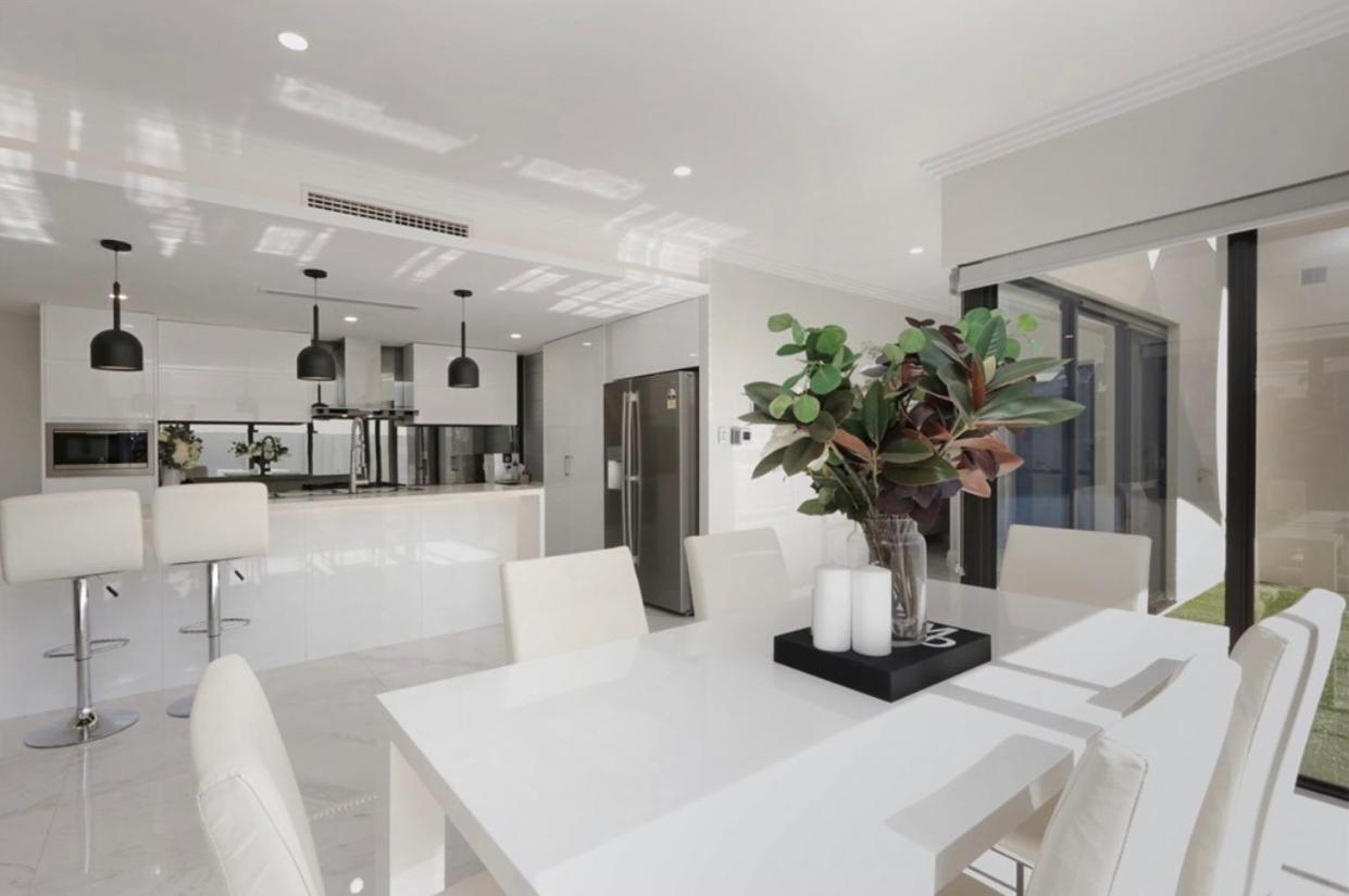 Ultra Modern Villa Walk to the Beach