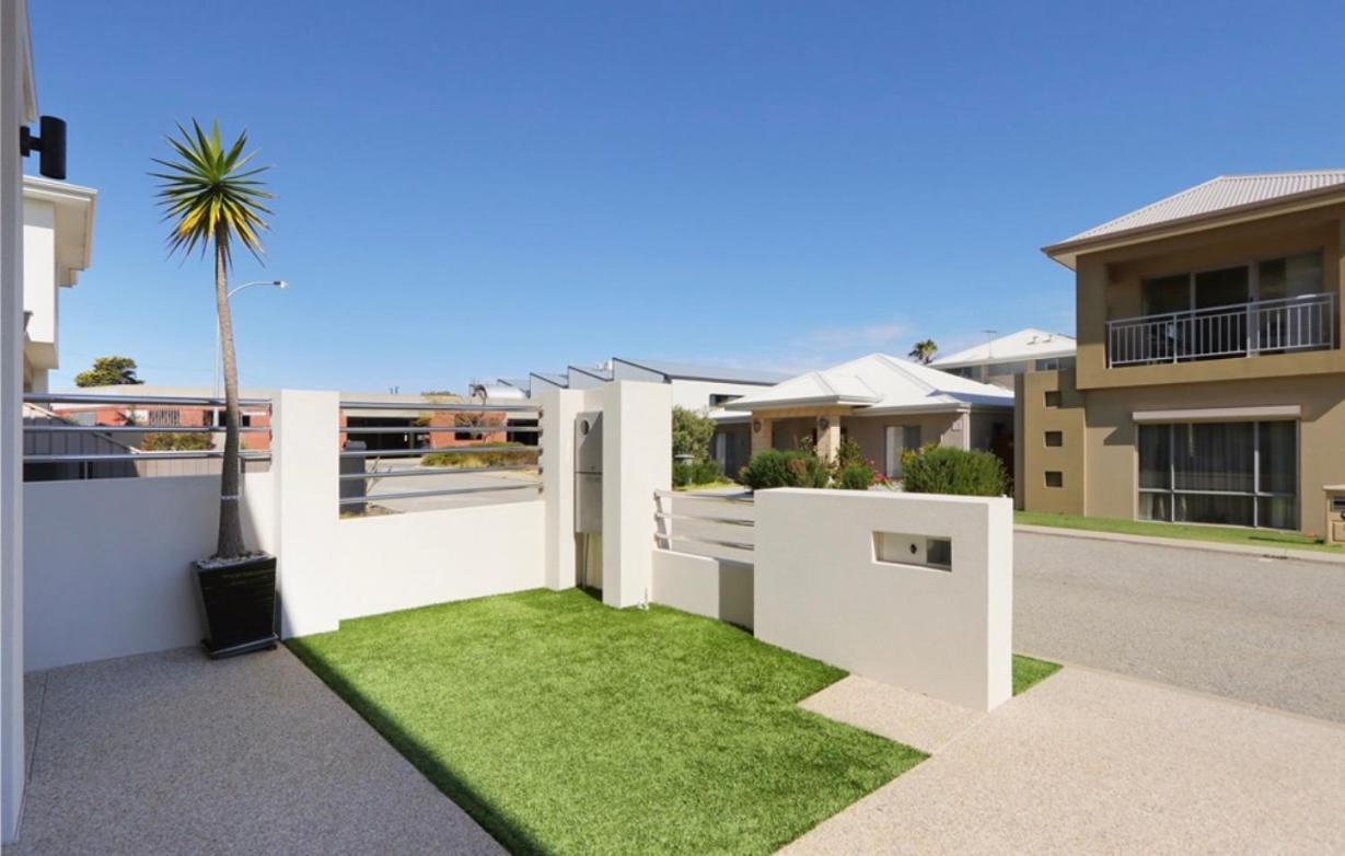 Ultra Modern Villa Walk to the Beach
