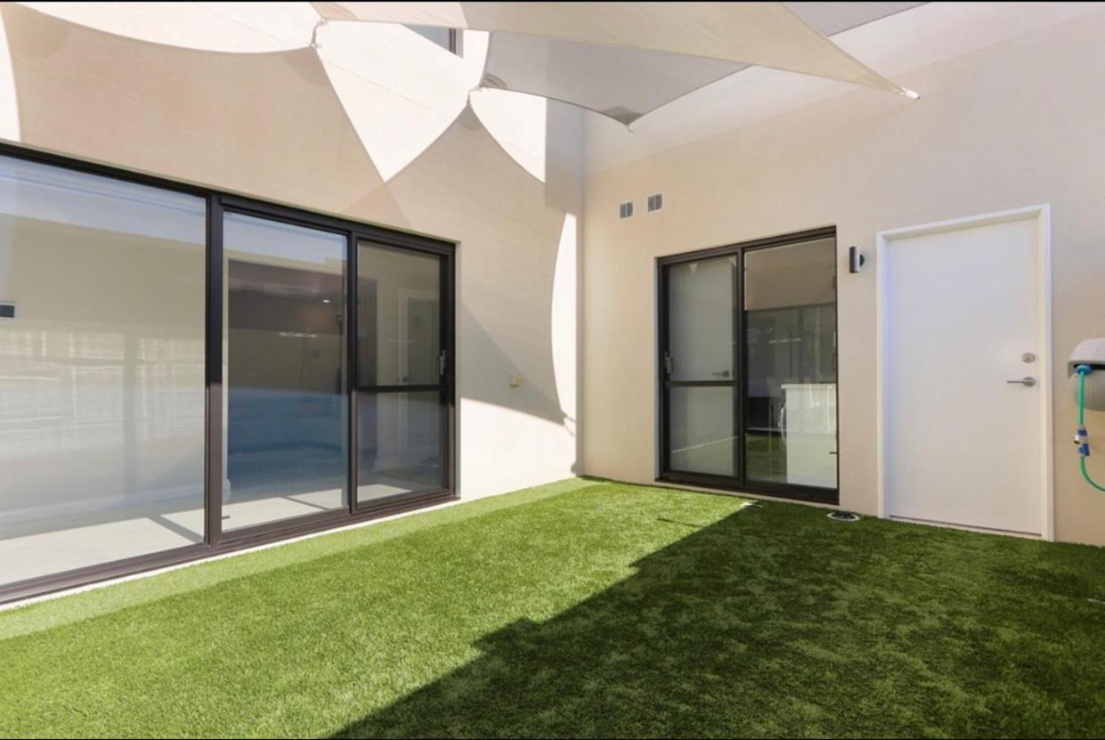 Ultra Modern Villa Walk to the Beach