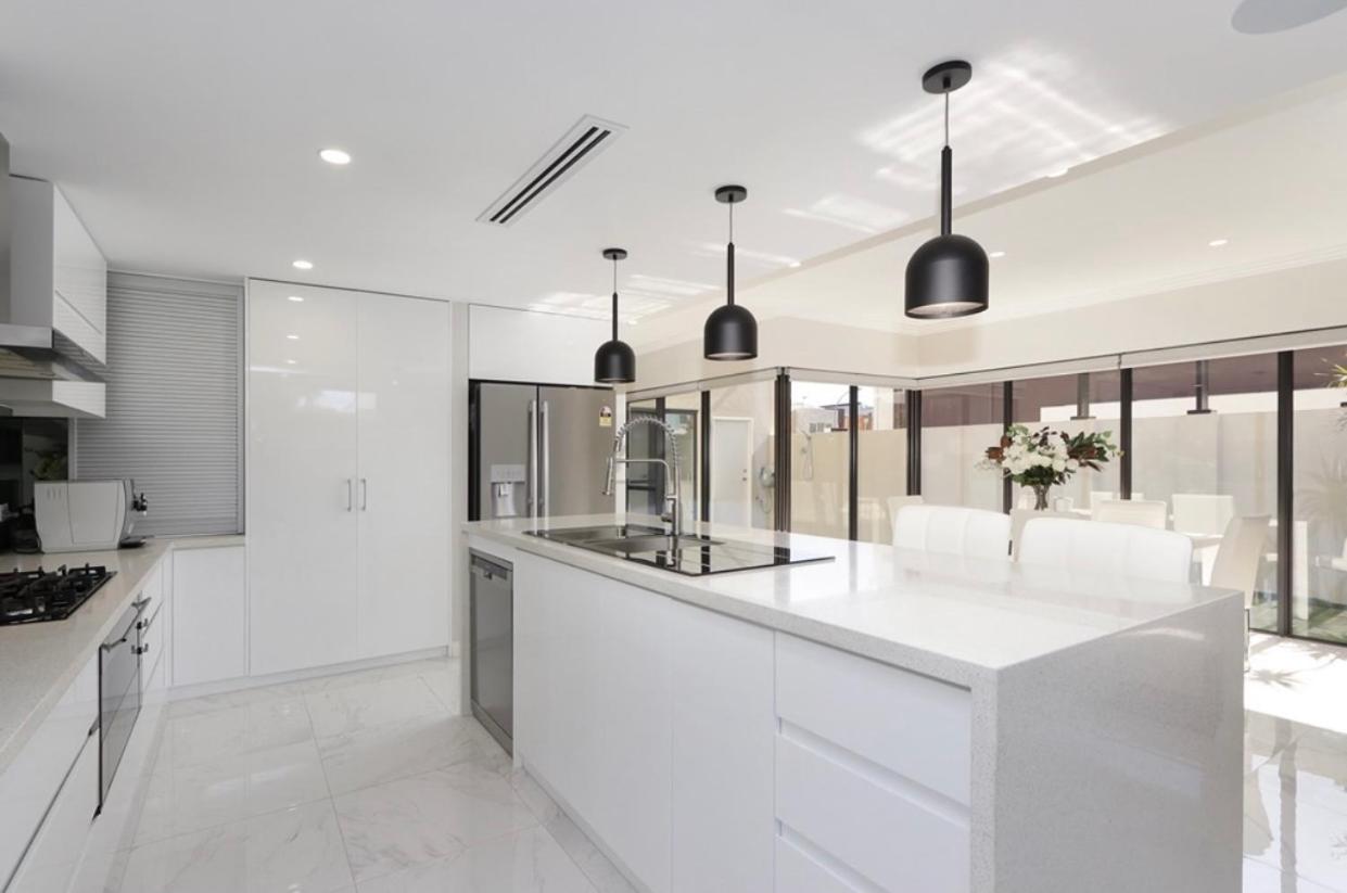 Ultra Modern Villa Walk to the Beach