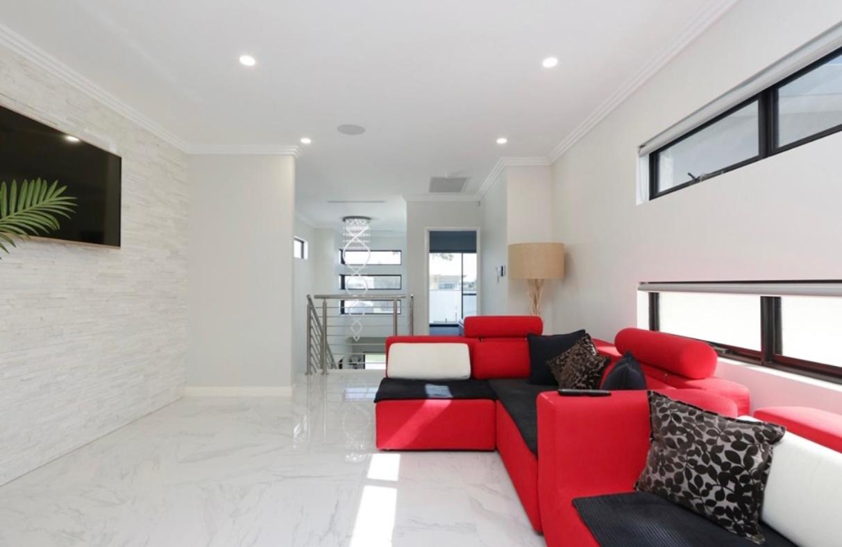 Ultra Modern Villa Walk to the Beach