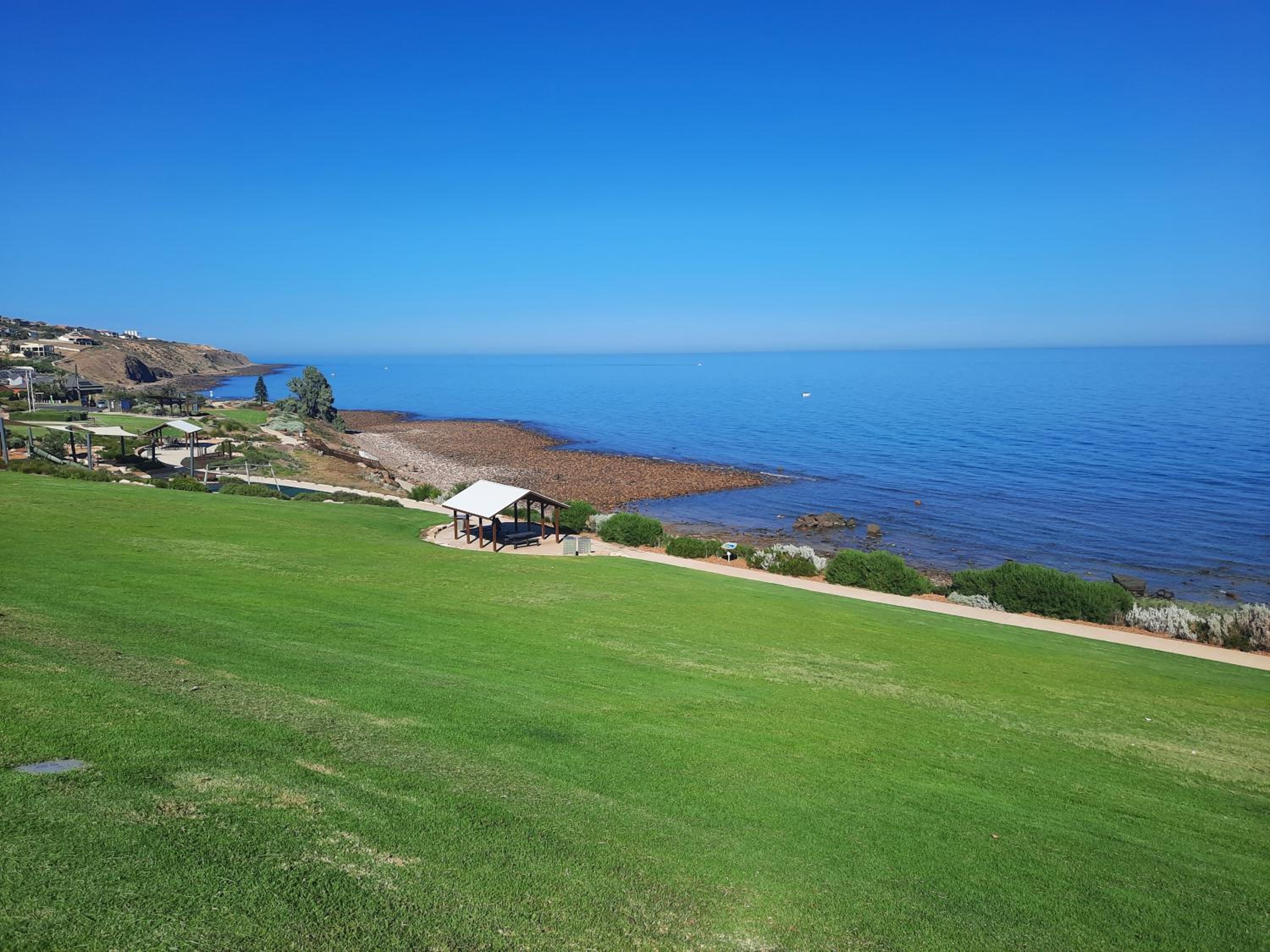 Large Apartment with sunsets, sea views, free parking, laundry, wifi and netflix