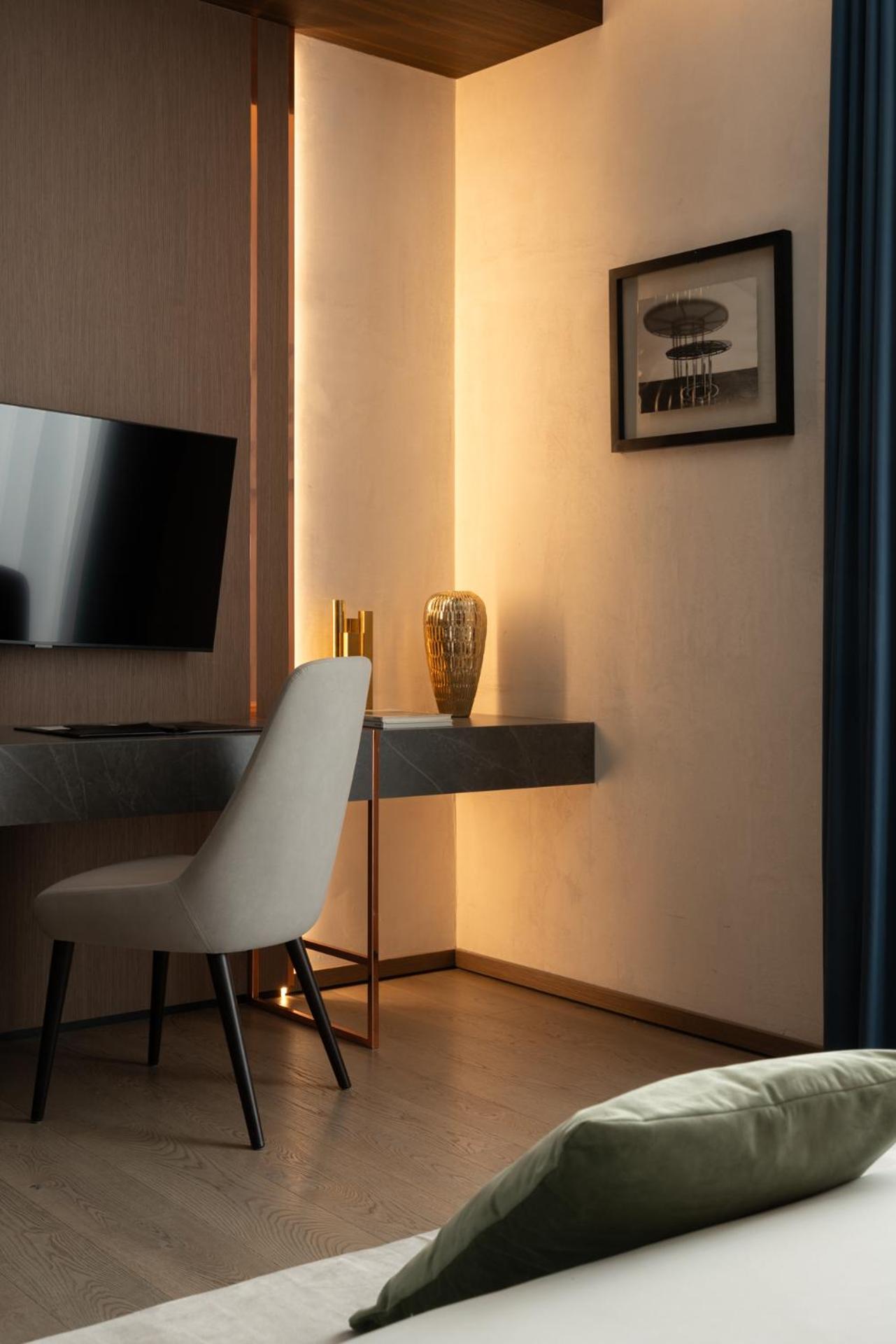 Agra Suites