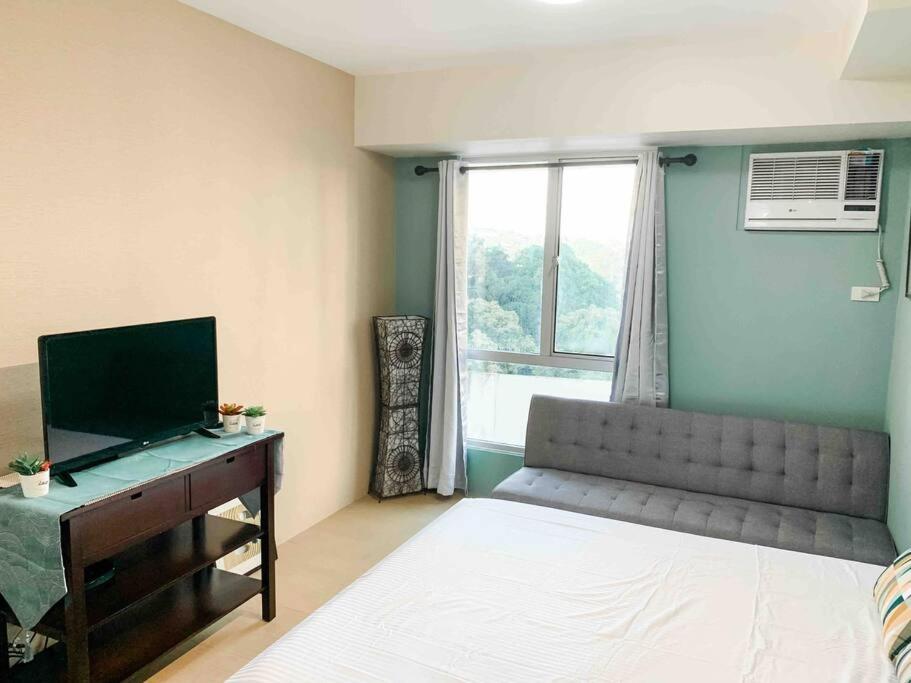 Homey Studio Suite at Avida IT Park (w/ WiFi) view 3