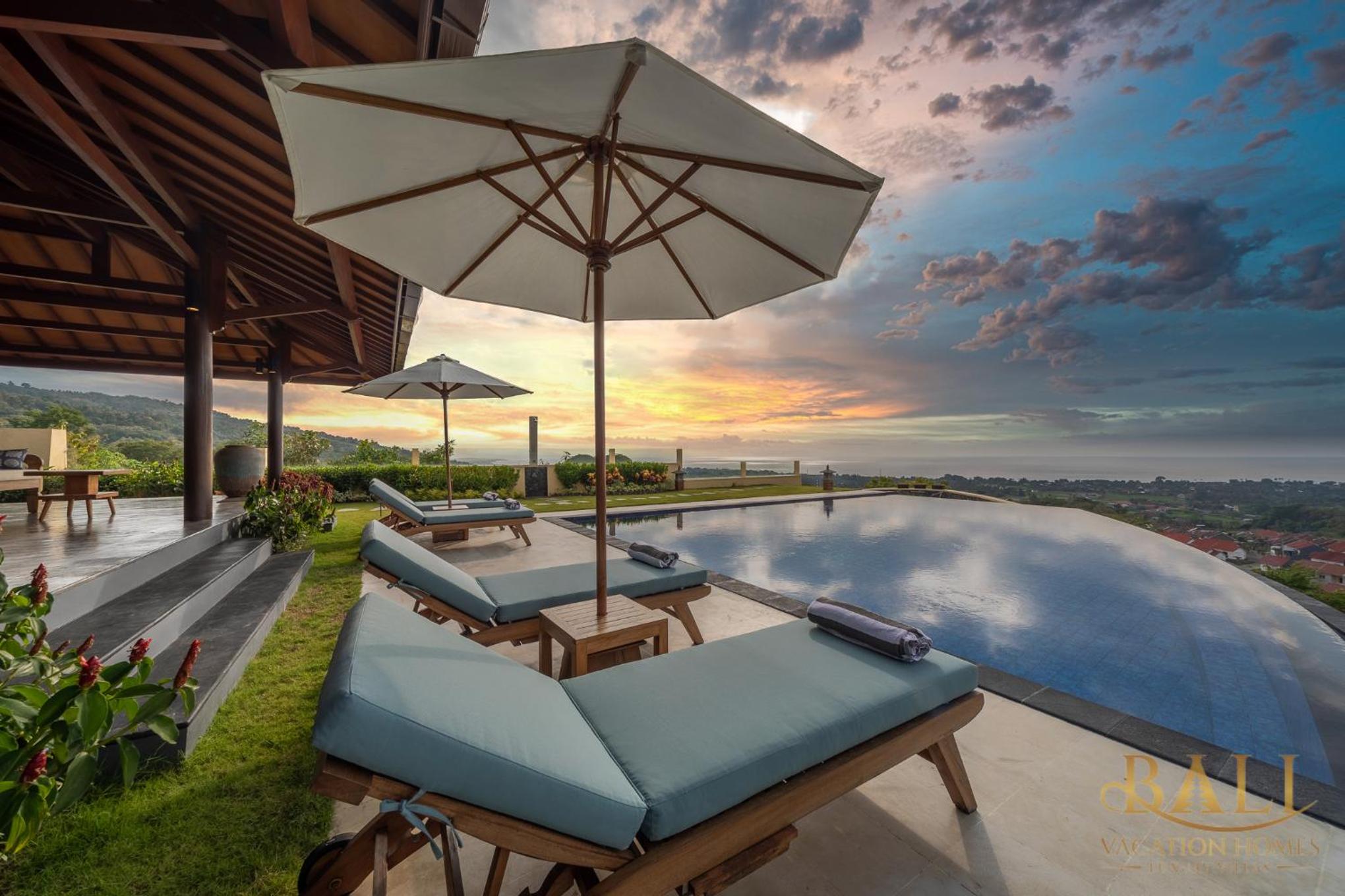 Villa Asem Kembar-Breathtaking Clifftop Luxury Honeymoon Villa! view 4