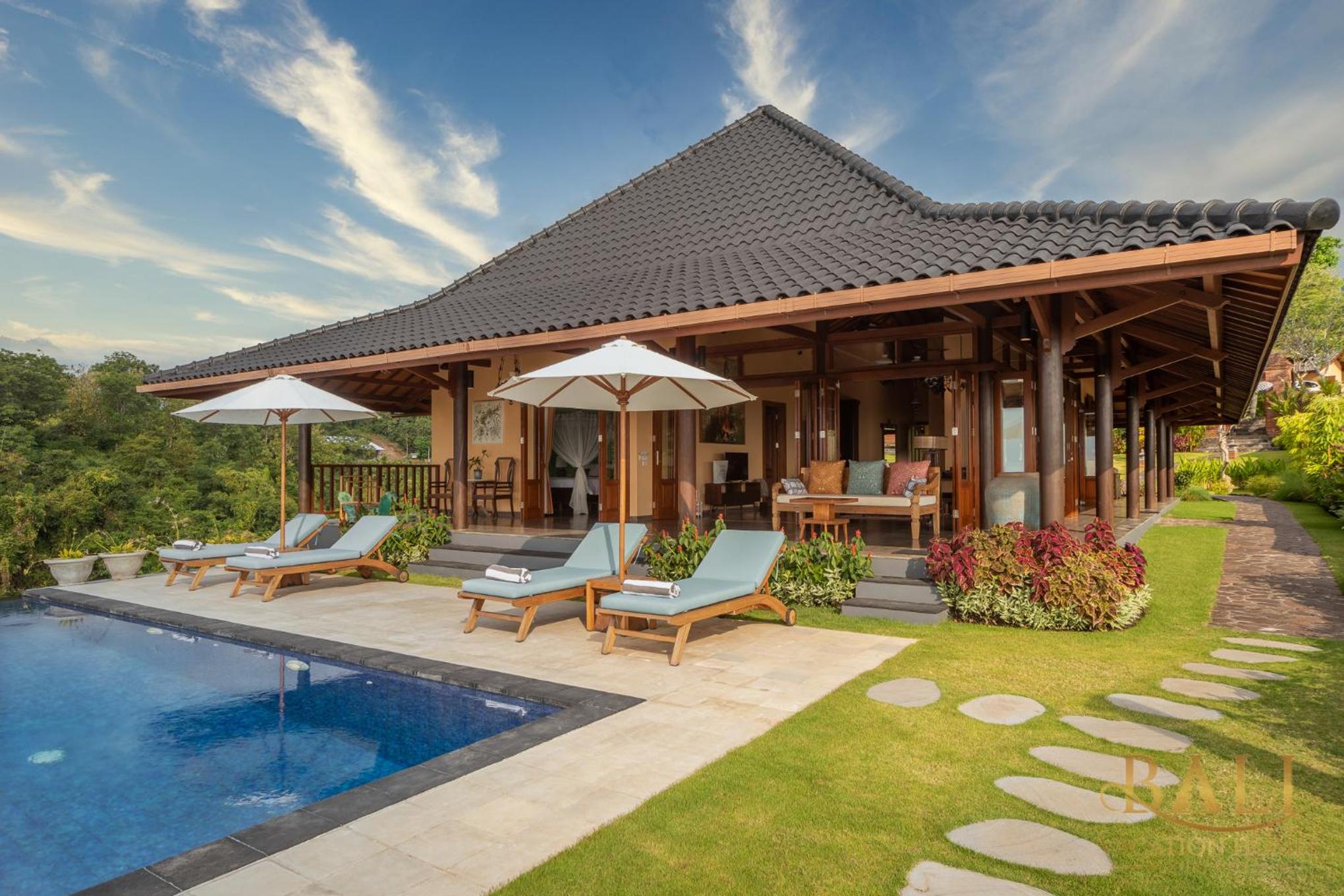 Villa Asem Kembar-Breathtaking Clifftop Luxury Honeymoon Villa! view 5