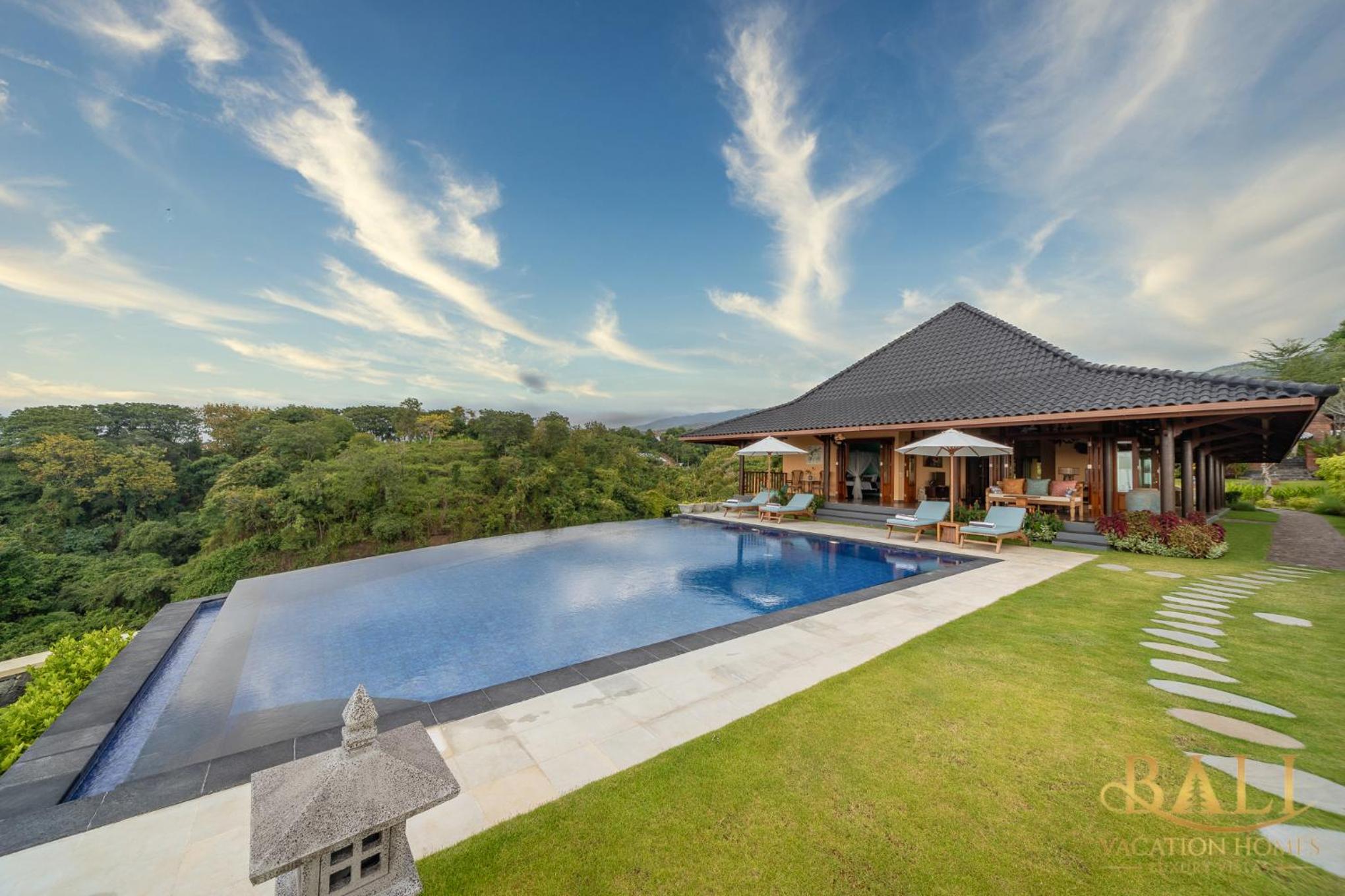 Villa Asem Kembar-Breathtaking Clifftop Luxury Honeymoon Villa! view 2