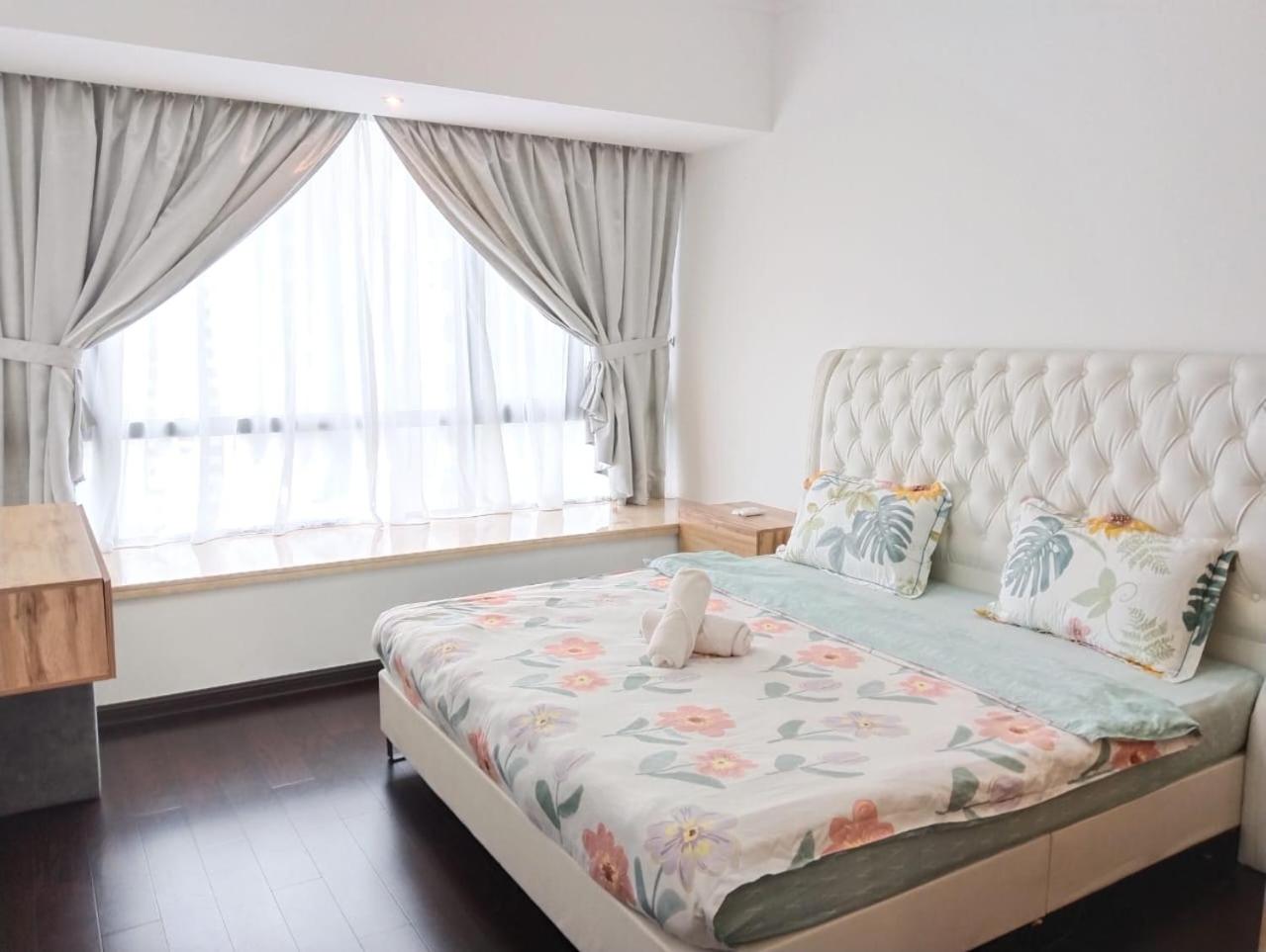 R&F Princess Cove & R&F Mall by QQ BnB