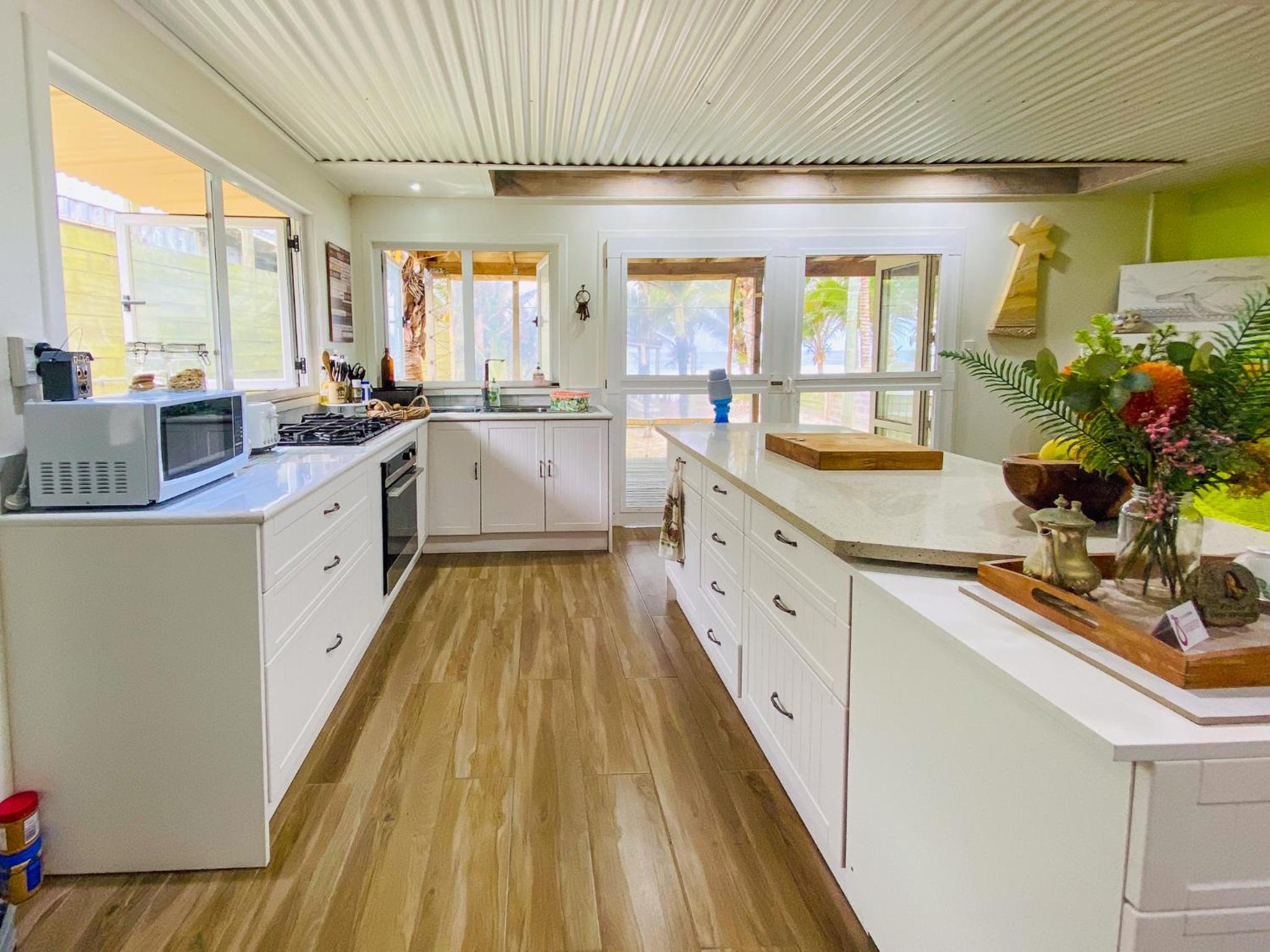 ShineAwayHomes - Family Beach Front central air con