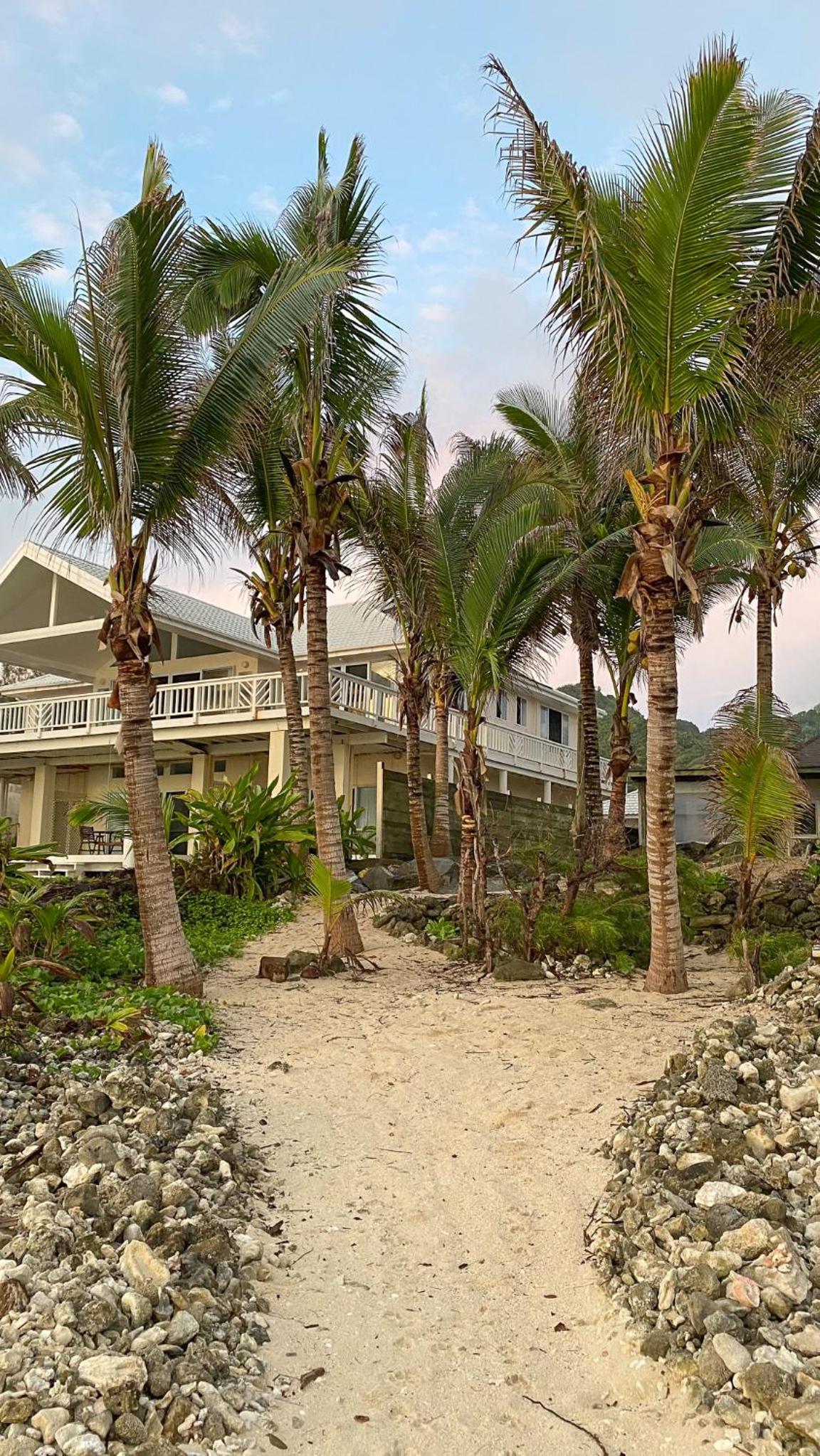 ShineAwayHomes - Family Beach Front central air con