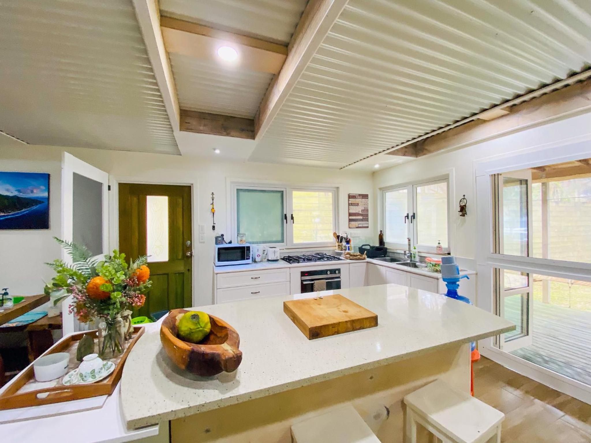 ShineAwayHomes - Family Beach Front central air con