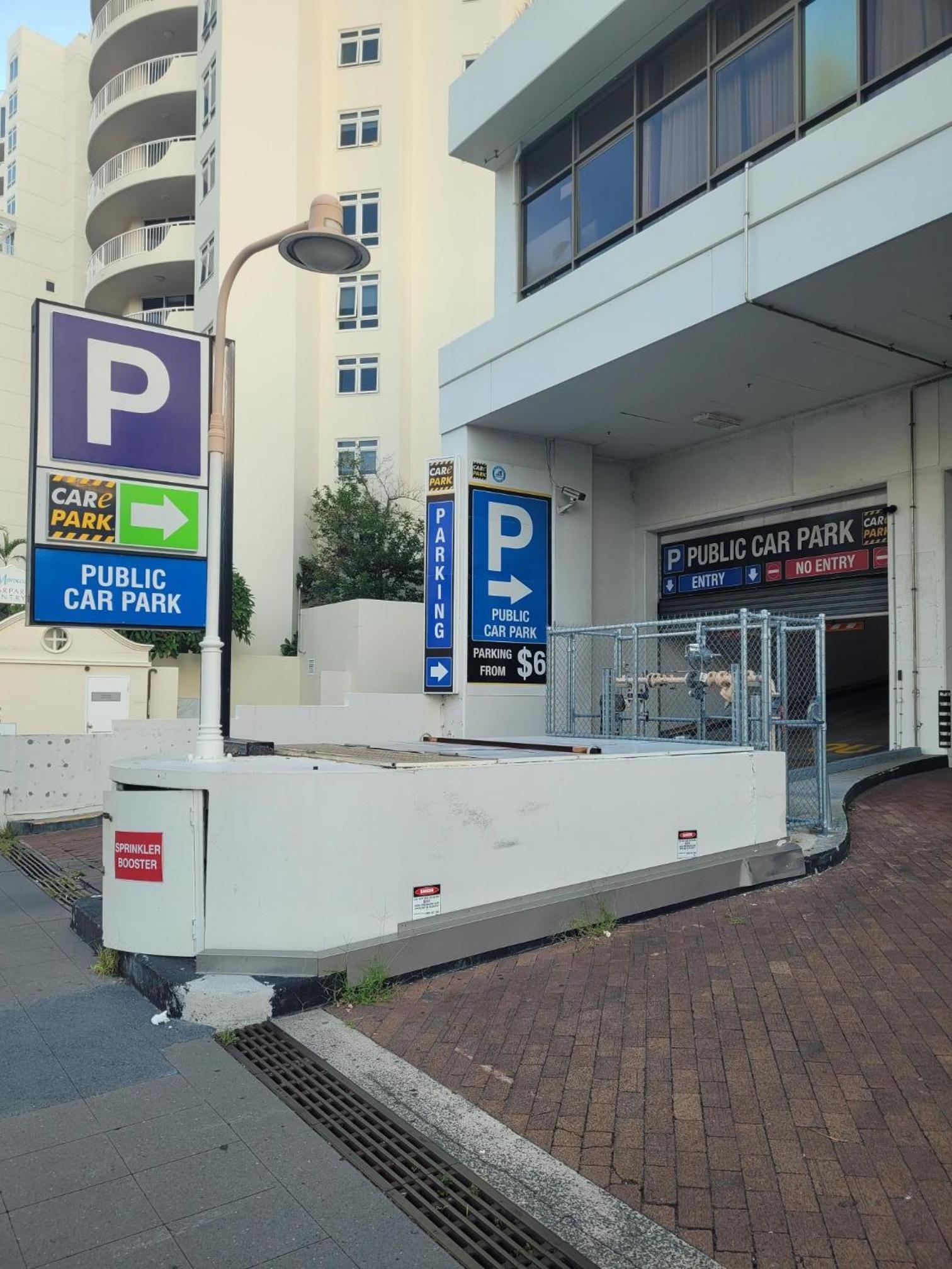 Sea Views, 150 mtrs to Surfers Beach, Ideal Location for Surfers Paradise
