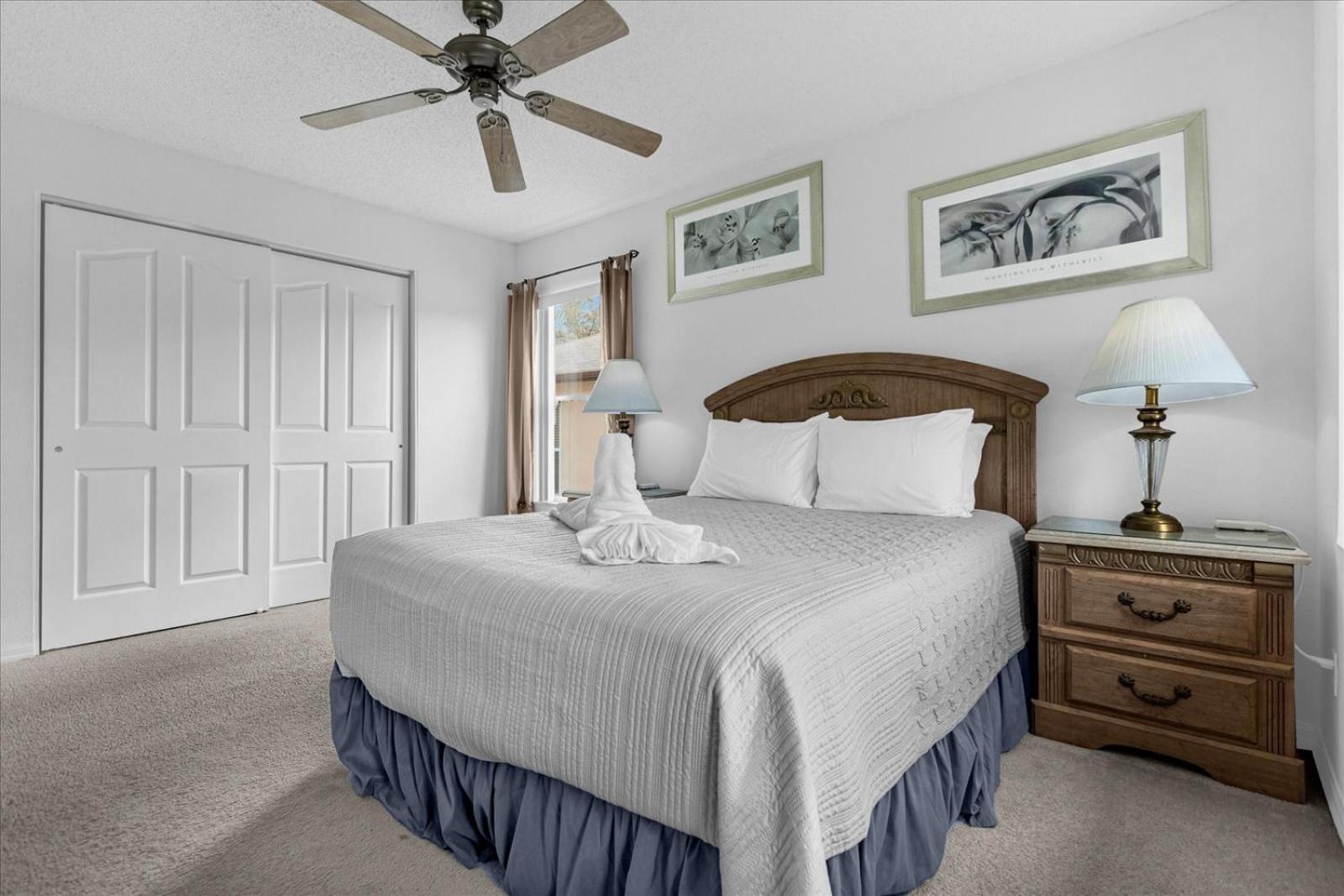 Bluelakeview Luxury Villa with Private Pool & Spa plus Lake Views, BBQ, Games Room
