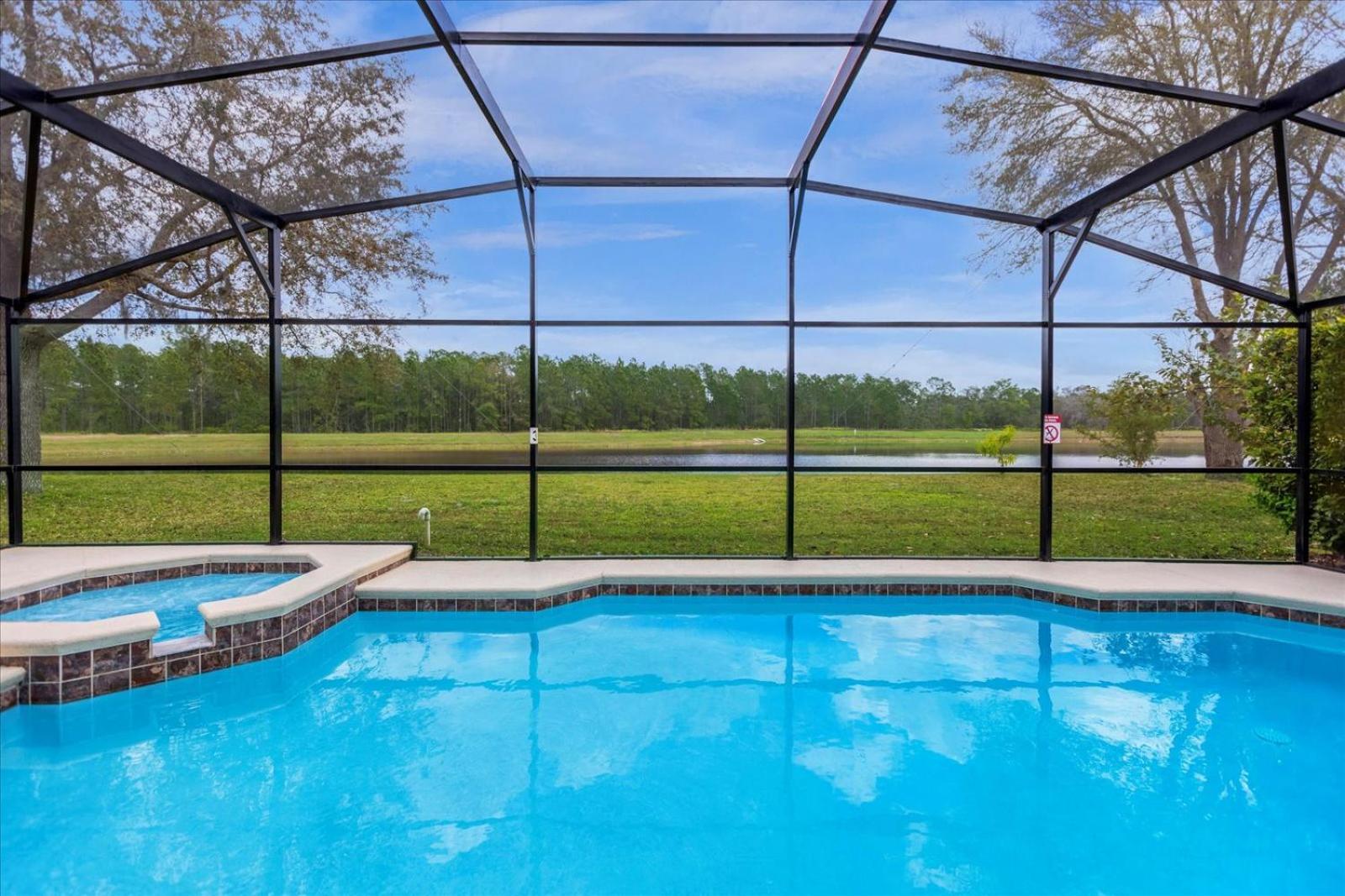 Bluelakeview Luxury Villa with Private Pool & Spa plus Lake Views, BBQ, Games Room