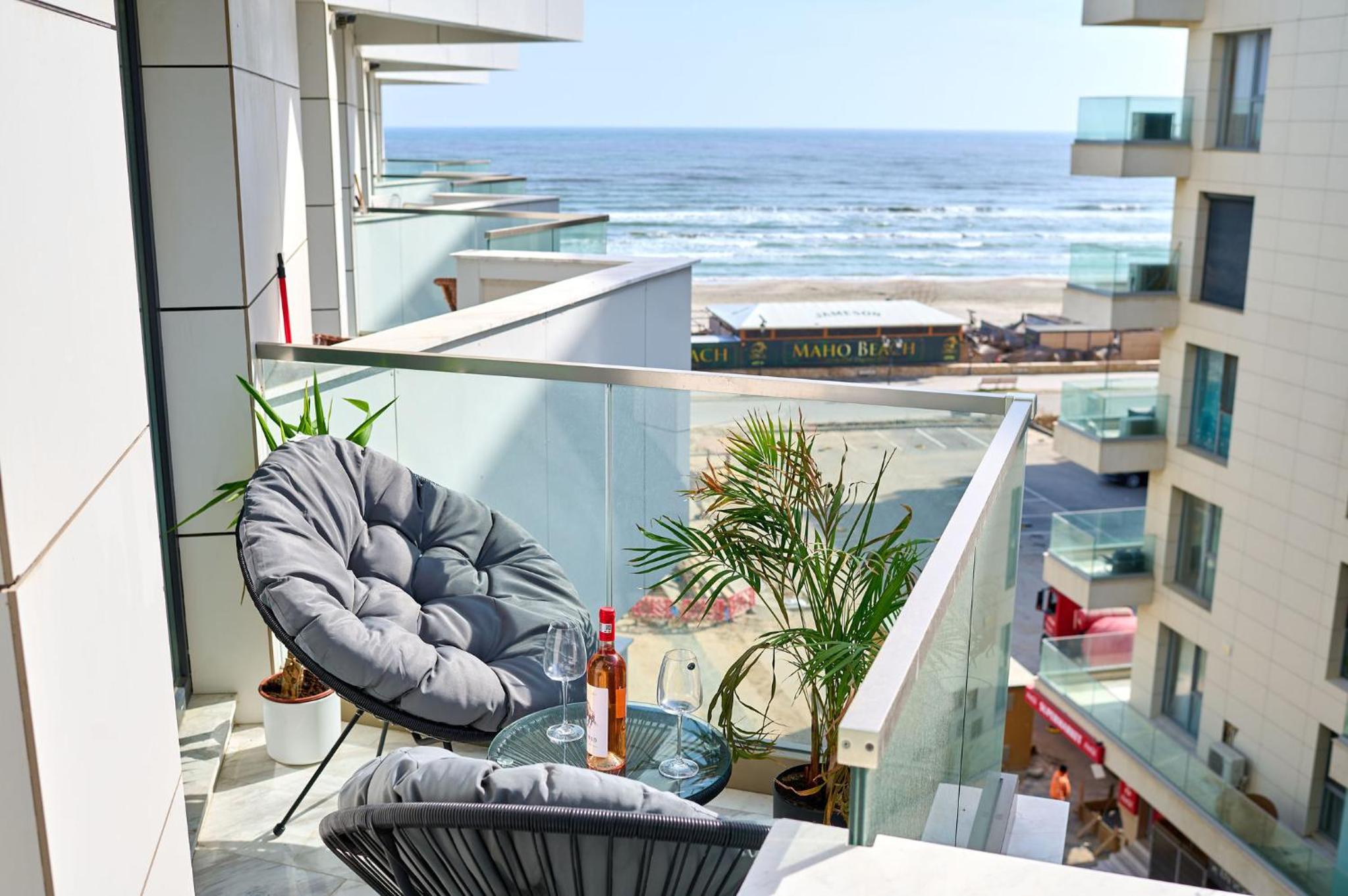 Viva Beach Apartment in Infinity Resort - parking view 2