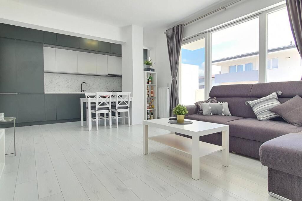 100 sqm flat - Pool,Netflix,Coffee,Garage,2xTV,2xBath view 3