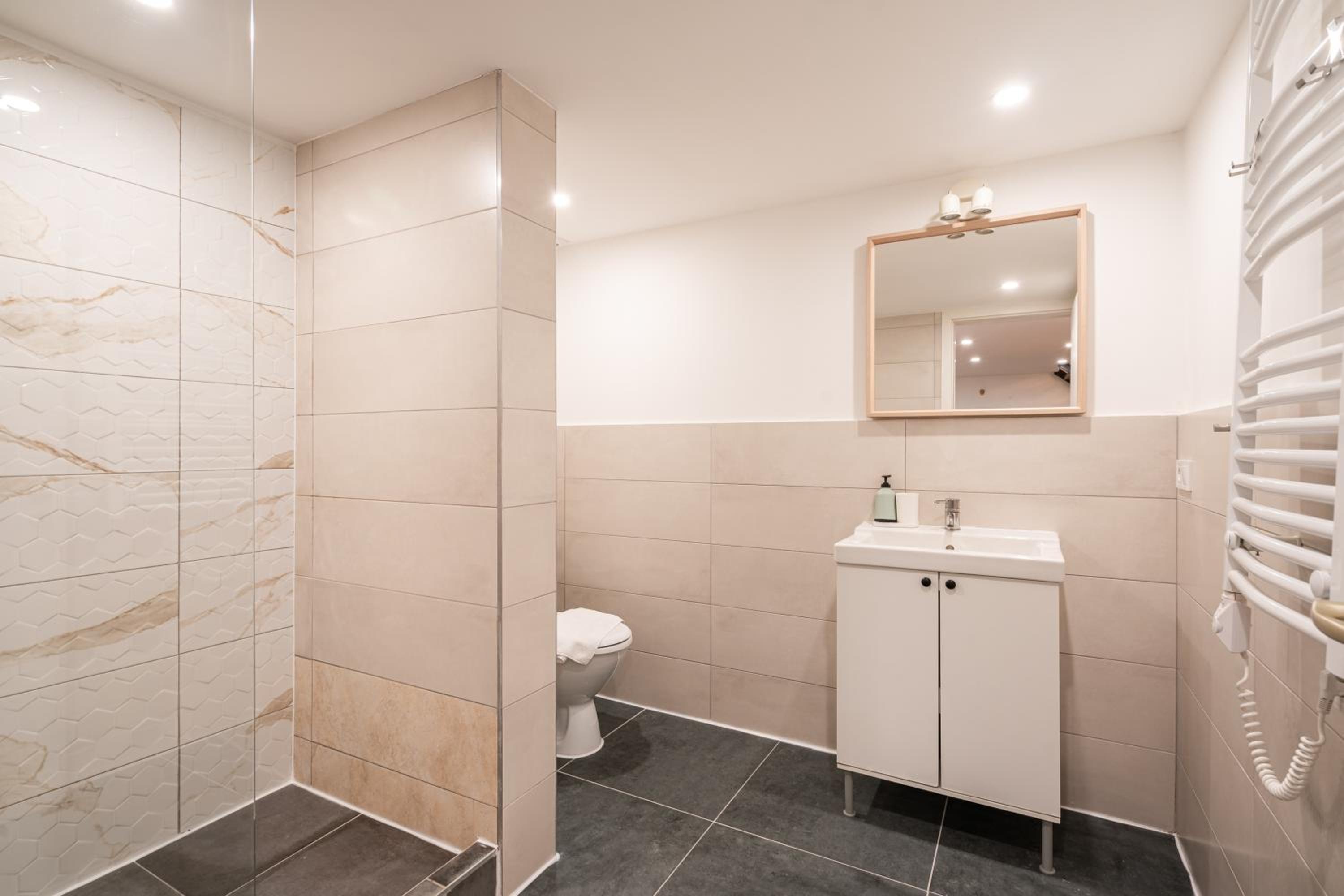 D35 - Chic Boutique Apartments by BQA view 5