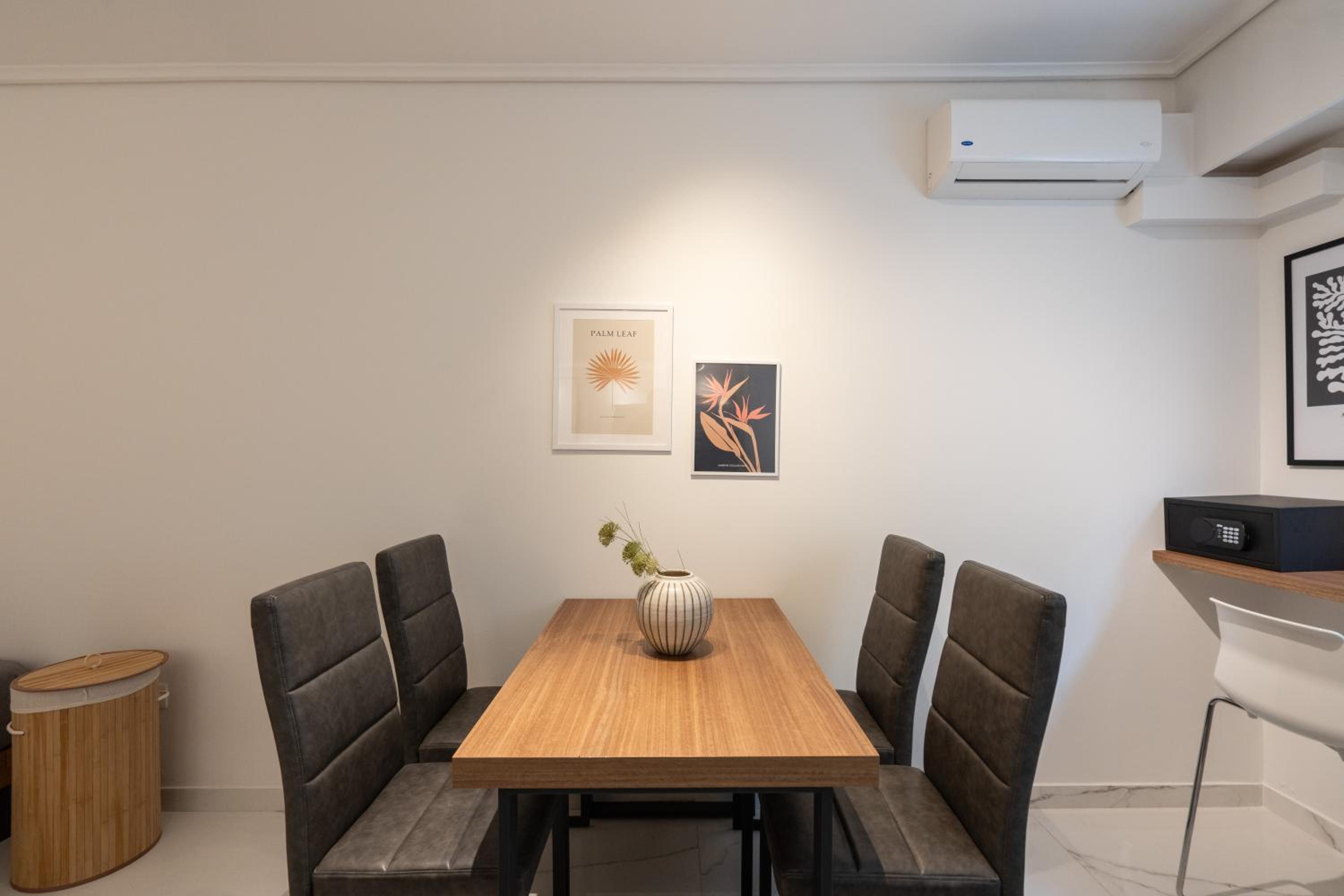 *Kolonaki Chic* Minimalist Studio in Athens