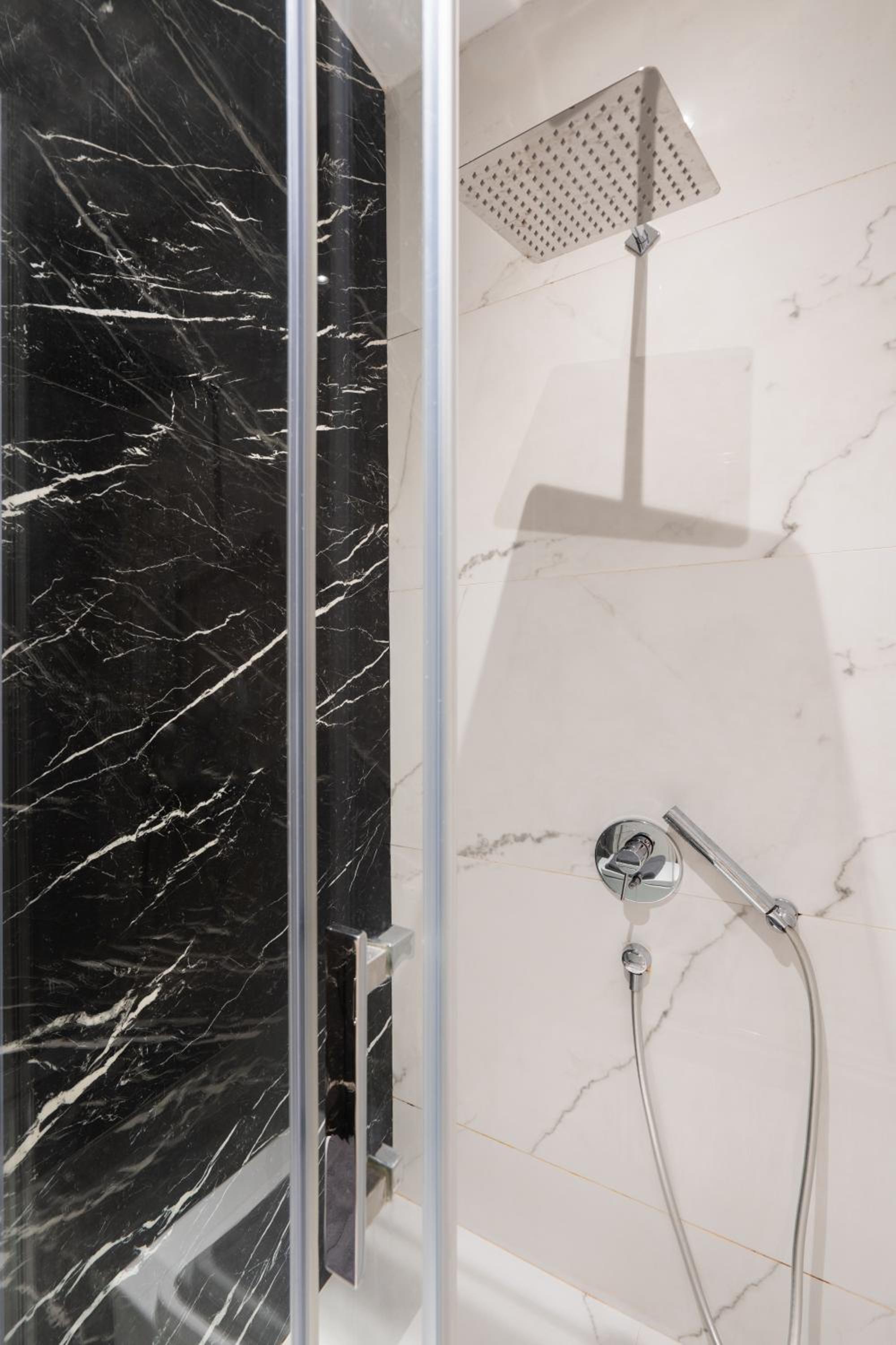 *Kolonaki Chic* Minimalist Studio in Athens