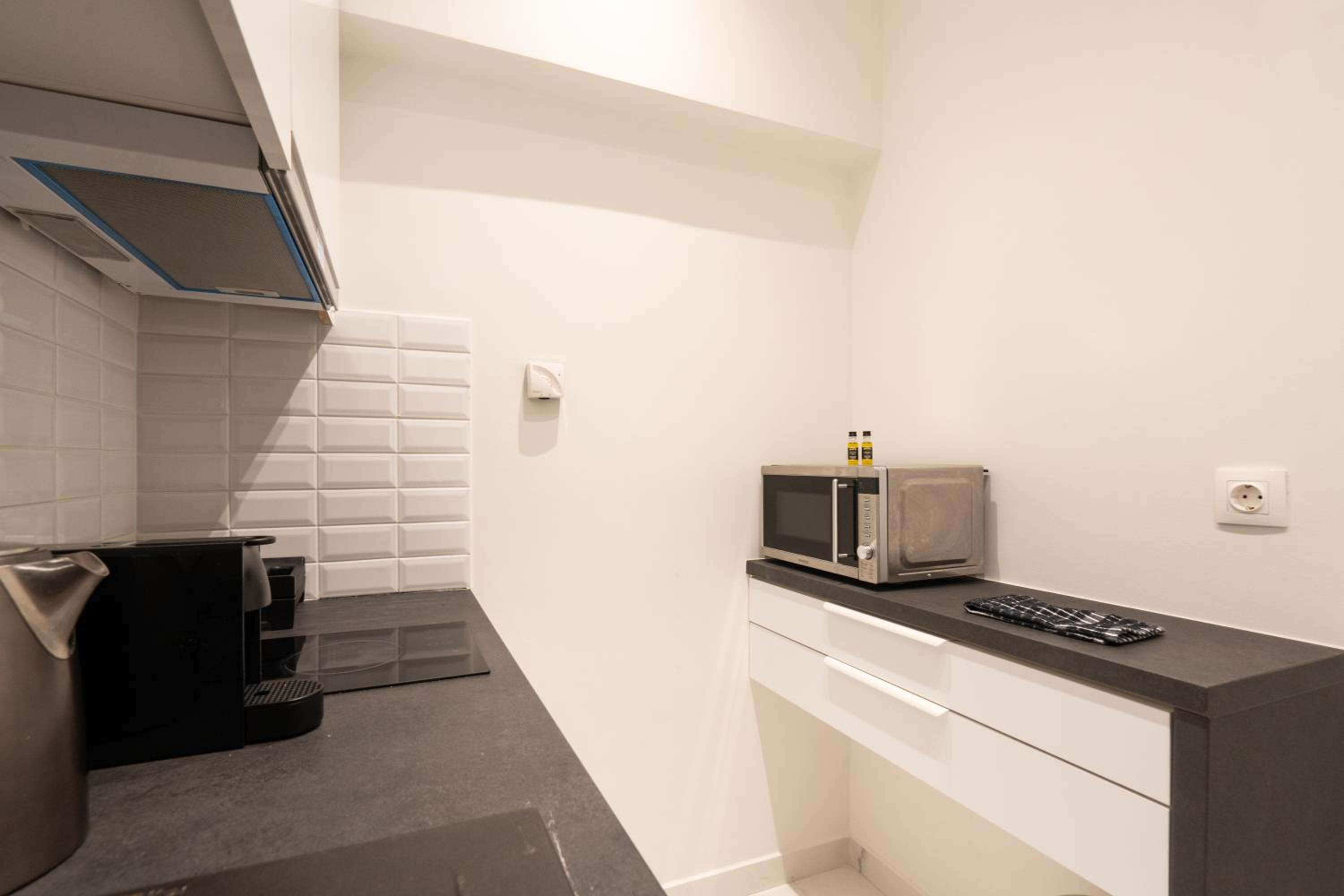 *Kolonaki Chic* Minimalist Studio in Athens