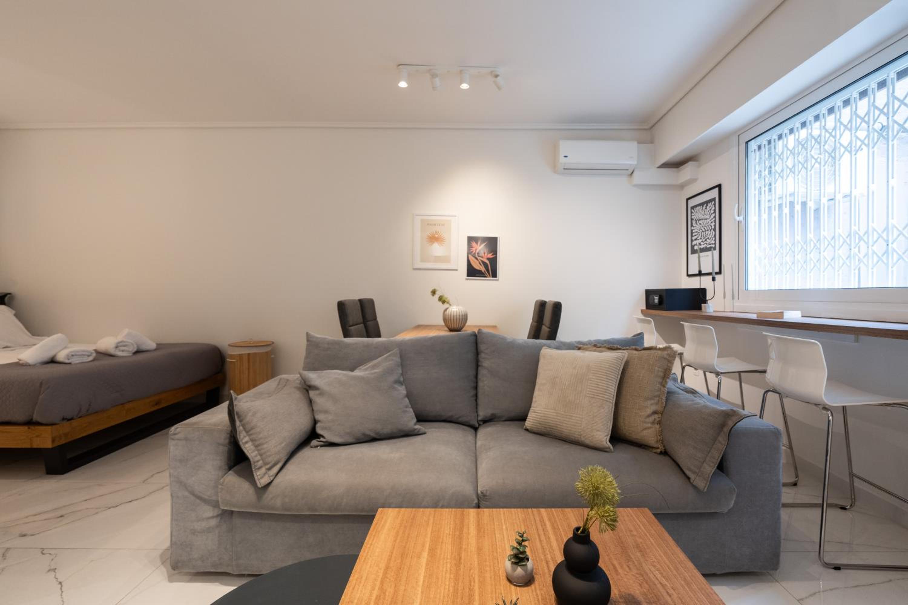 *Kolonaki Chic* Minimalist Studio in Athens
