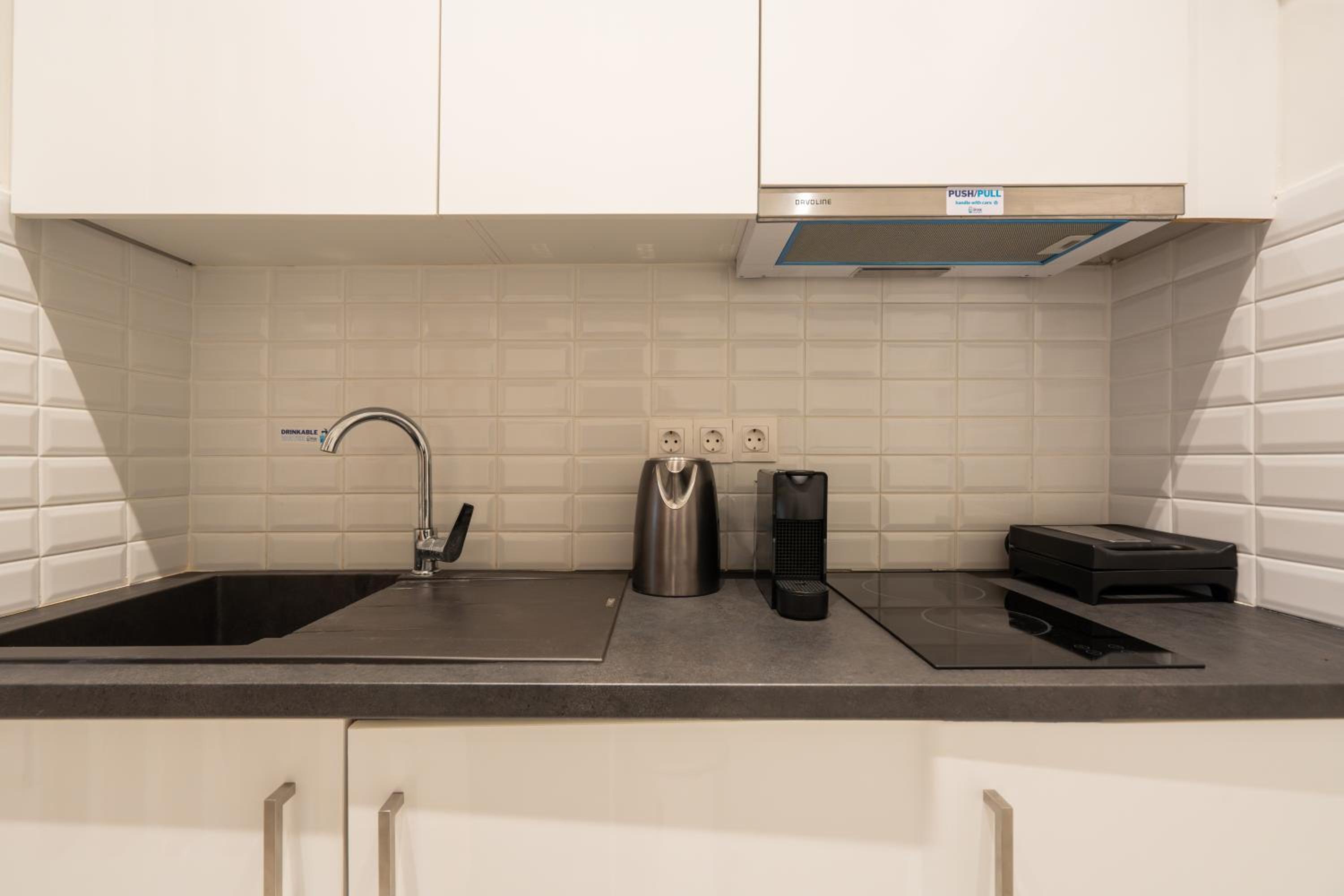 *Kolonaki Chic* Minimalist Studio in Athens