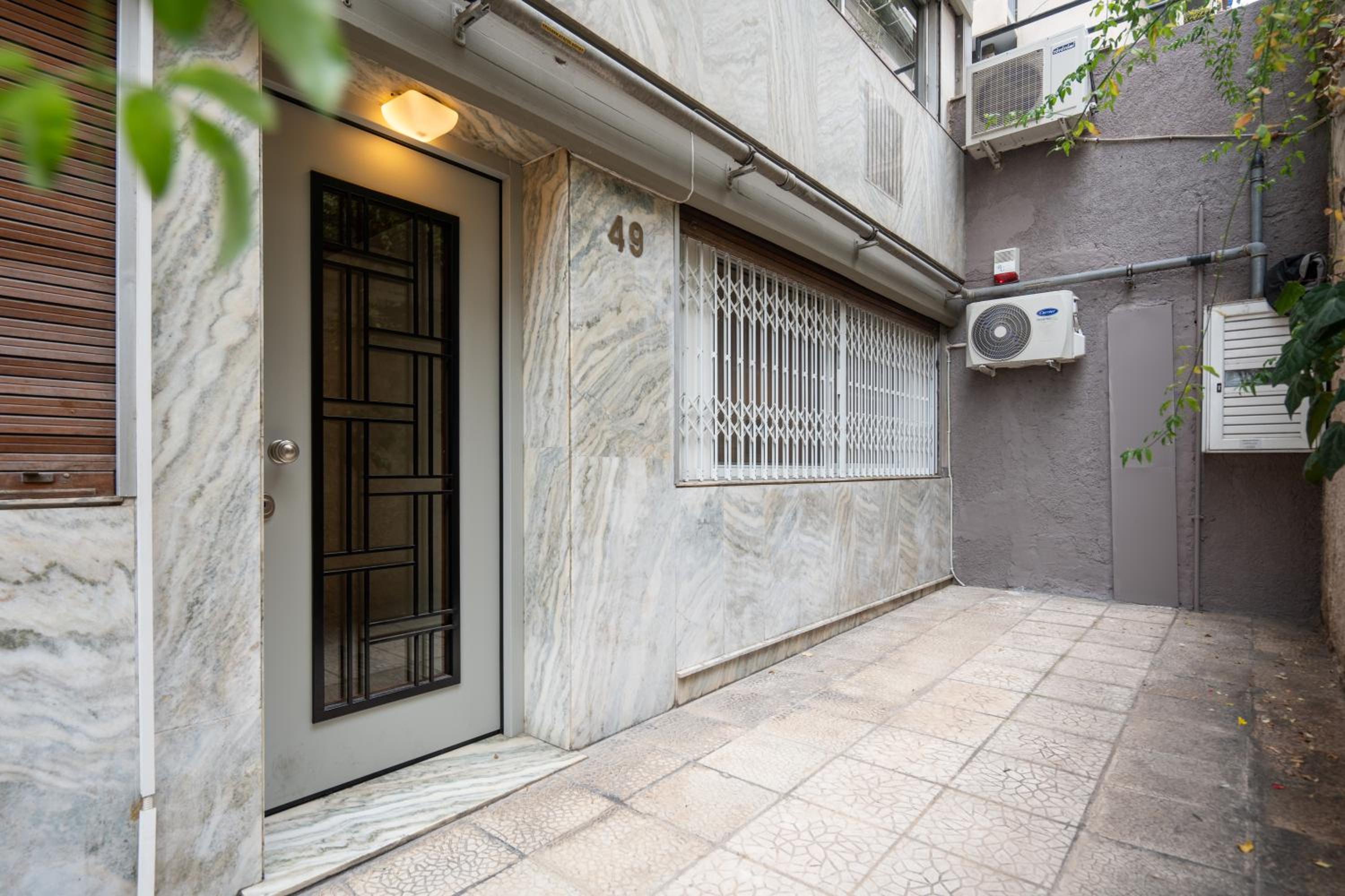 *Kolonaki Chic* Minimalist Studio in Athens
