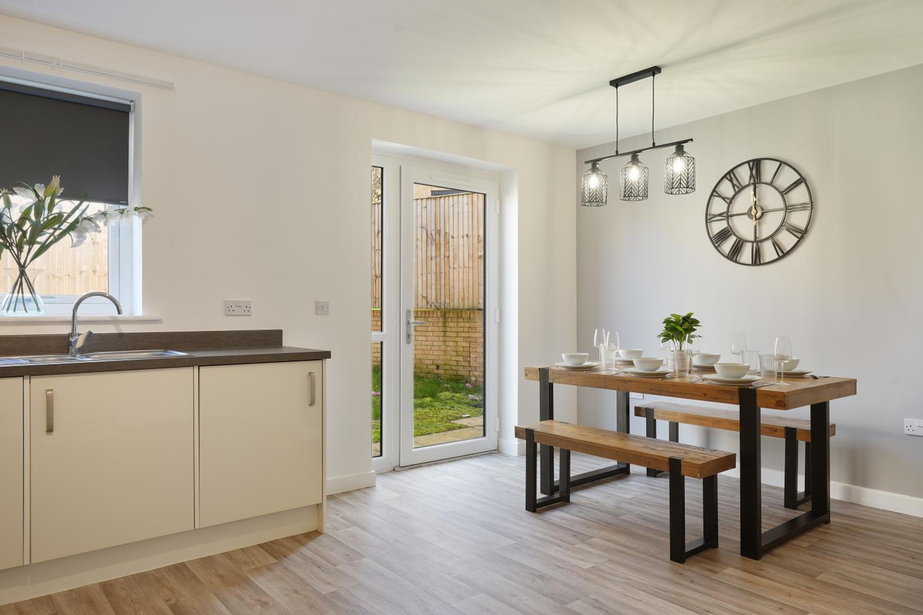 Mersey Way, Spacious 3 Bed Home, Close to Sheffield City Centre & FREE Driveway Parking - Perfect for Workers, Groups & Families - Hosted by Stay Host Save view 3