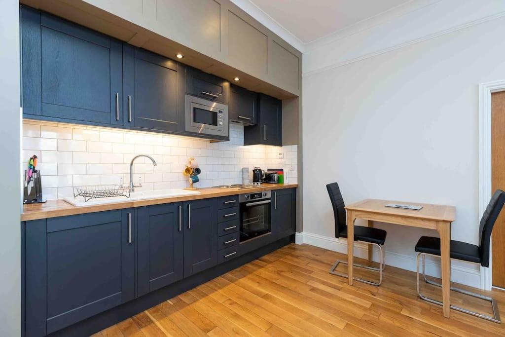 No4 The Warwick Apartment view 3