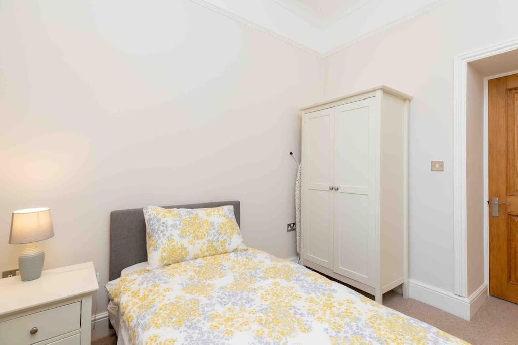 No4 The Warwick Apartment view 4