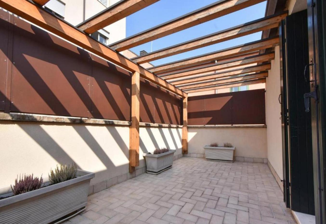 Welc-ōM Golden Apartment photo 3