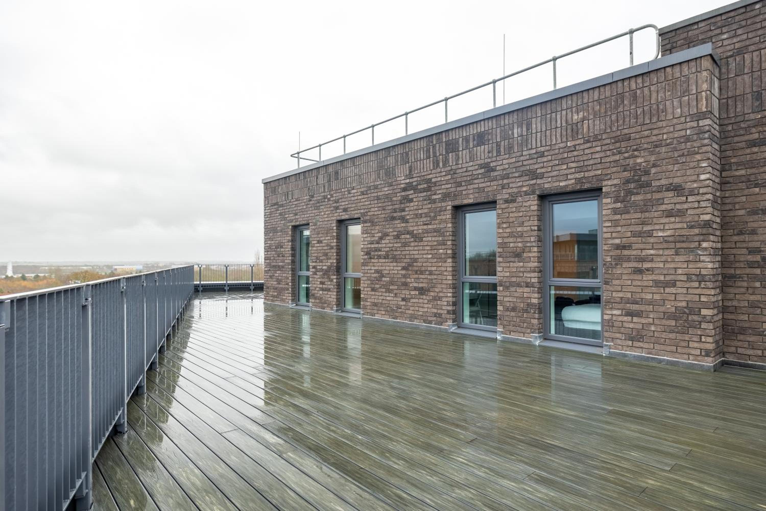 Penthouse-Central-Free parking