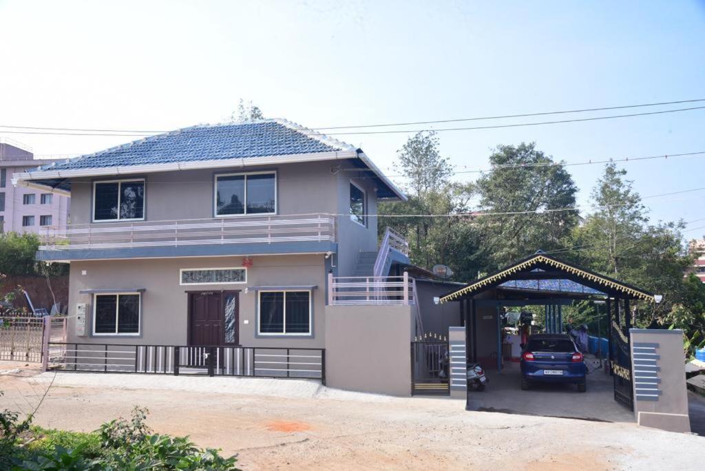 Dev's Mansion