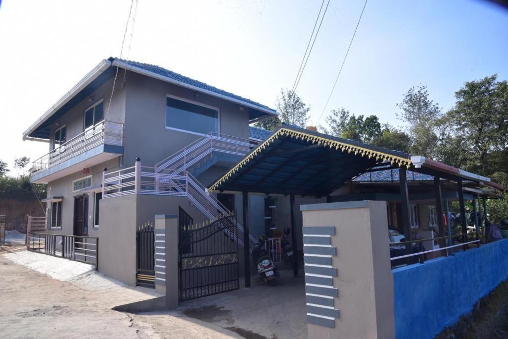 Dev's Mansion