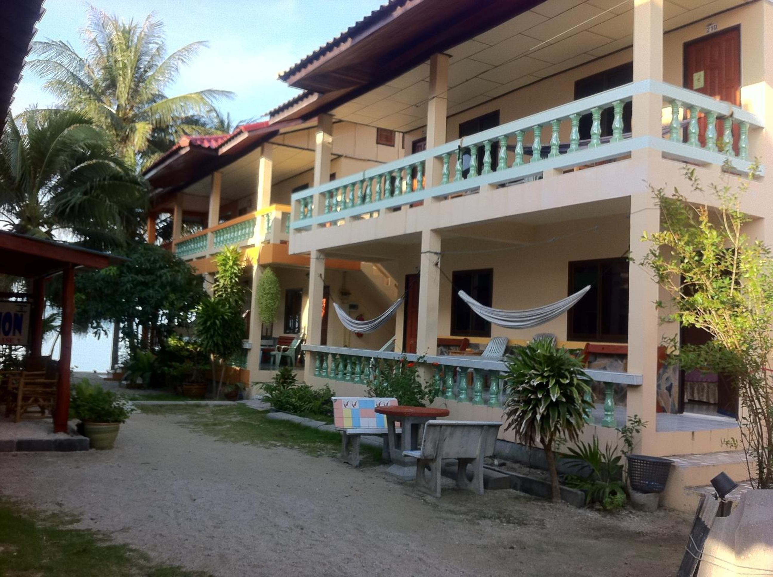 Black & White Bungalows