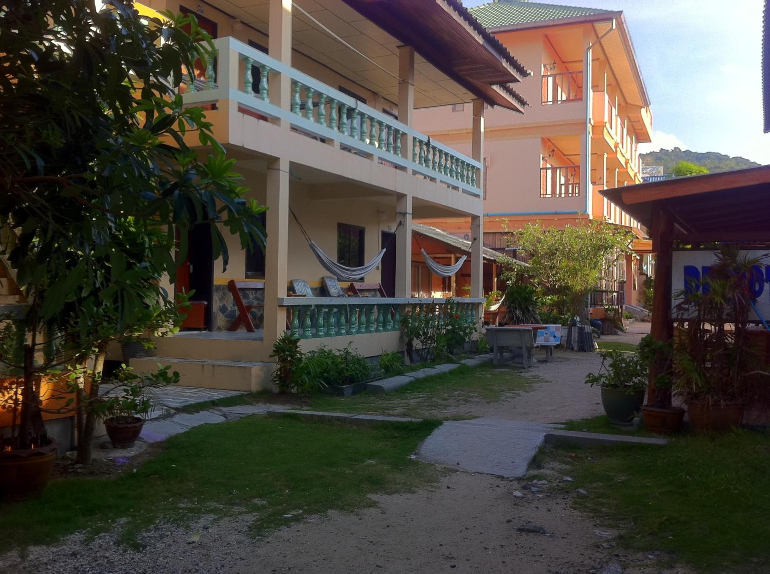 Black & White Bungalows