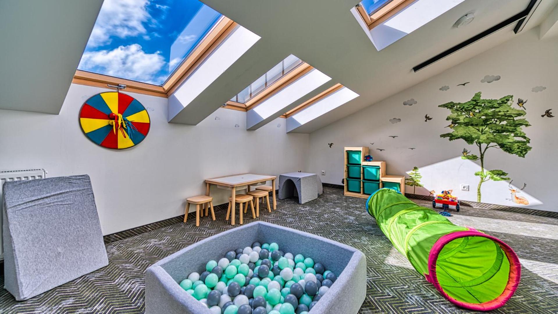 OSTOJA RESIDENCE VIP z sauną, strefą relaksu i pokojem zabaw by Royal Aparts