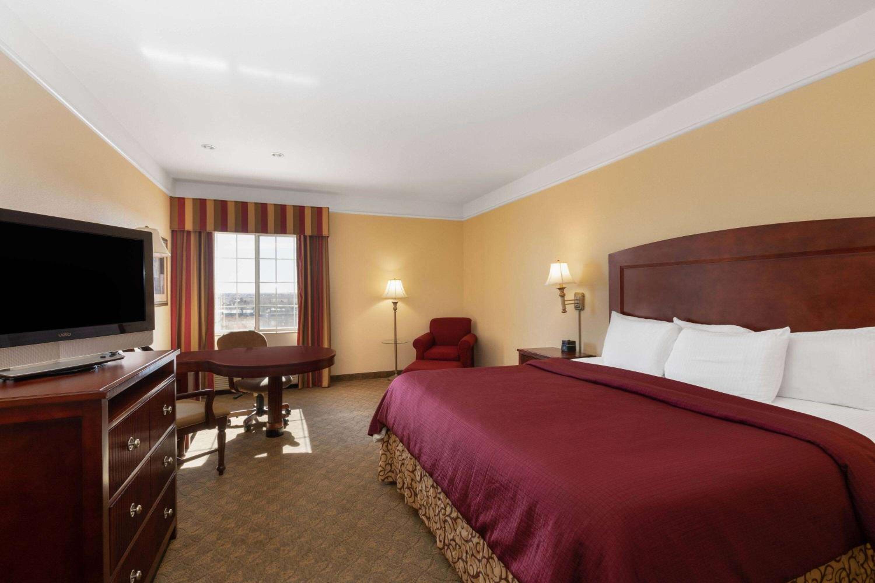 Dodge City Vacations - La Quinta by Wyndham Dodge City - Property Image 12