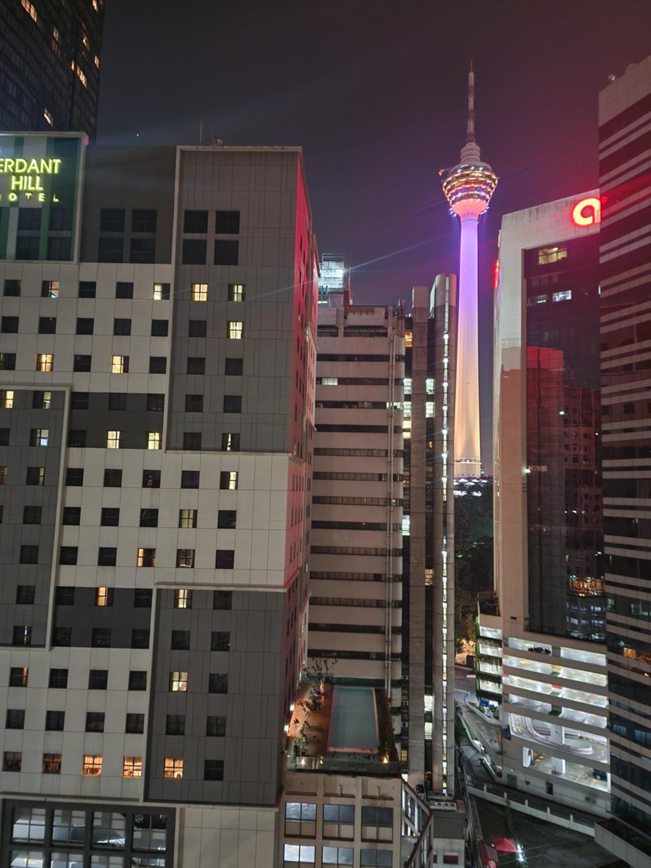 DOWNTOWN SERI BUKIT CEYLON